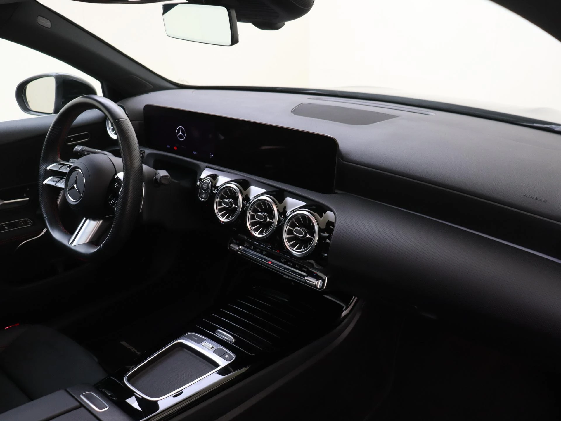 Mercedes-Benz-A-Klasse-image-4