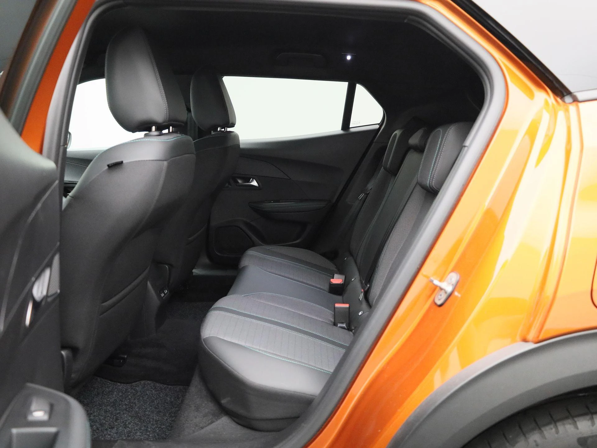Peugeot e-2008 - 12