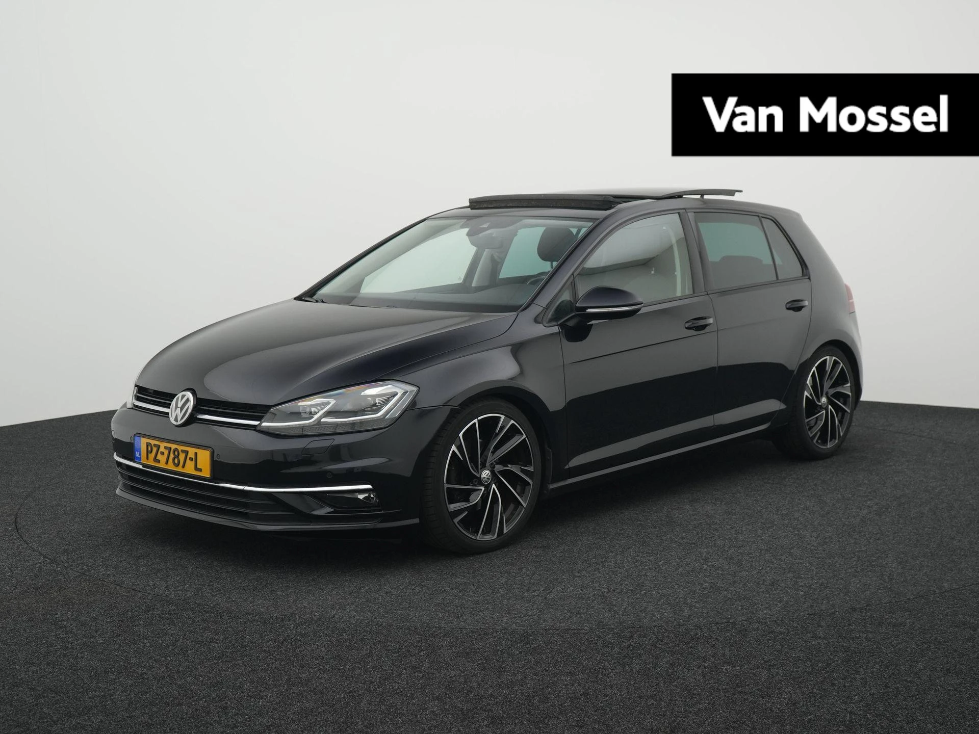Volkswagen-Golf-image-0