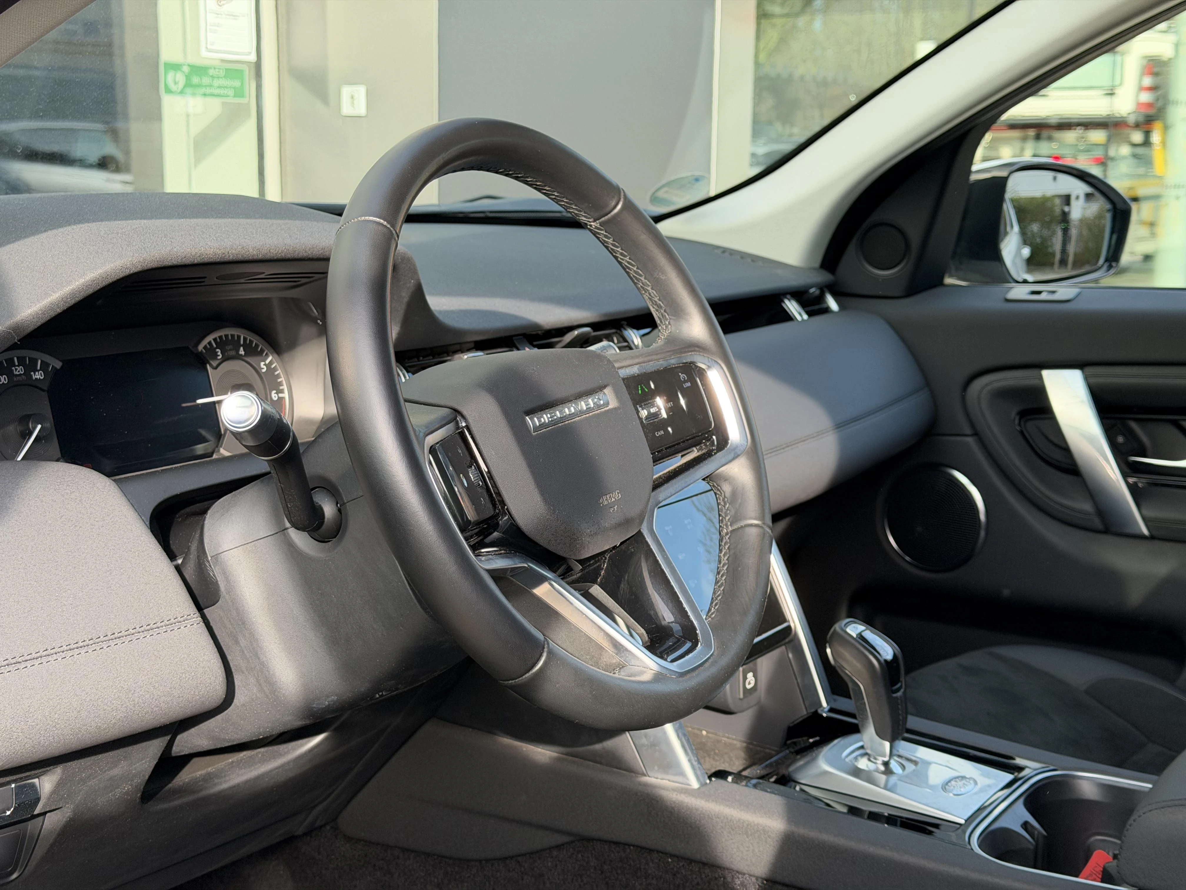 Land Rover-Discovery Sport-image-2