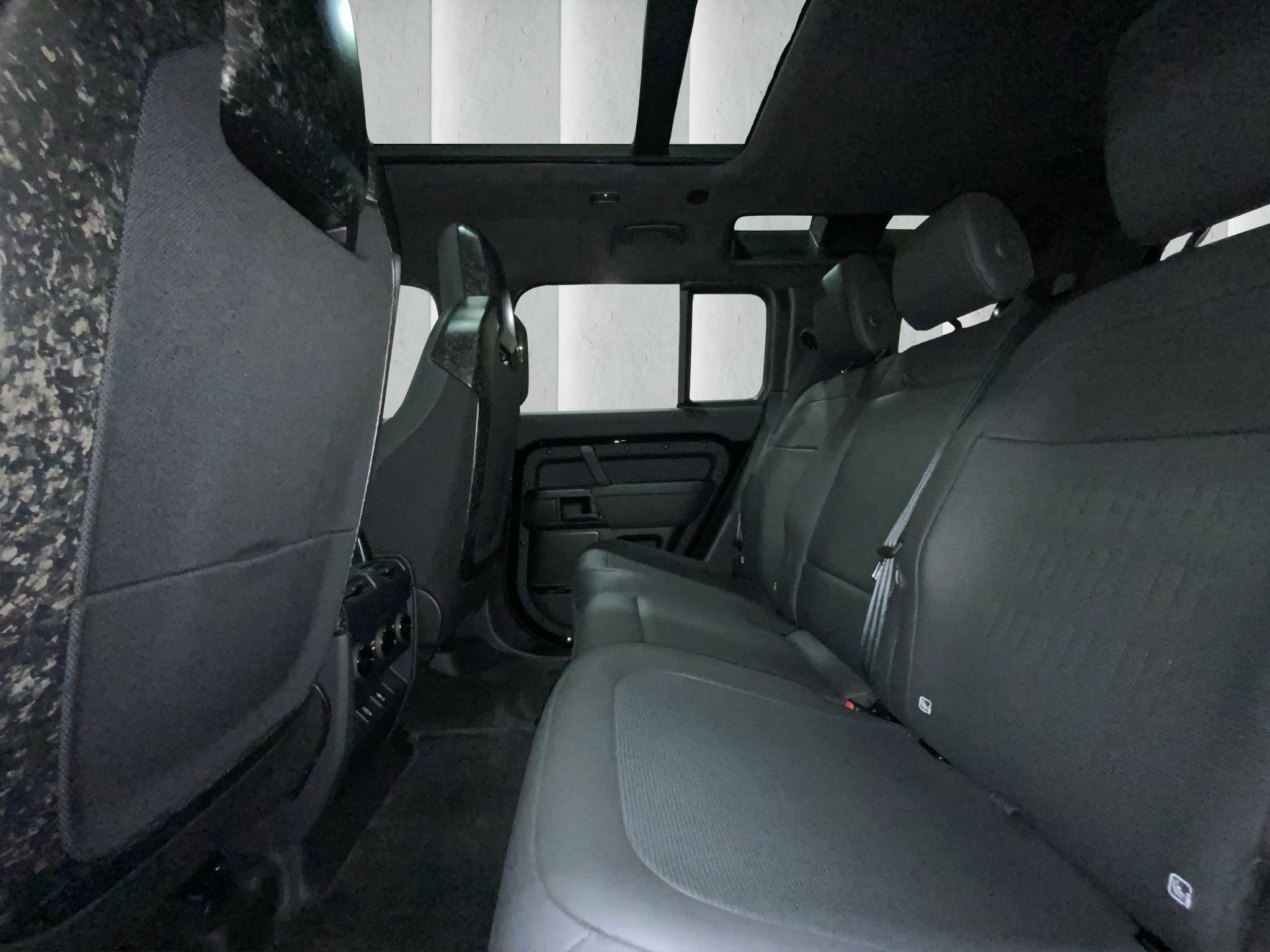 Land Rover Defender 110 P635 OCTA BLACK Forged Carbon | AHK