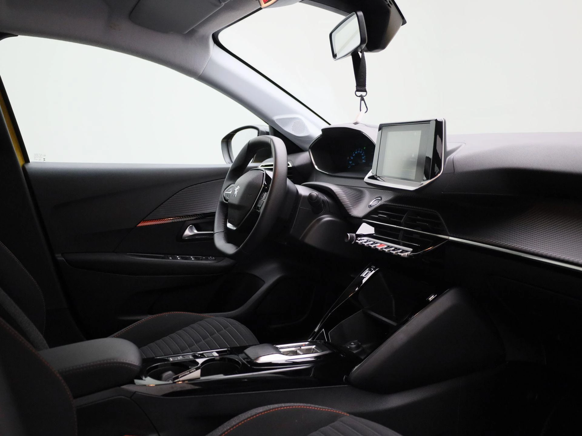 Peugeot-e-208-image-26