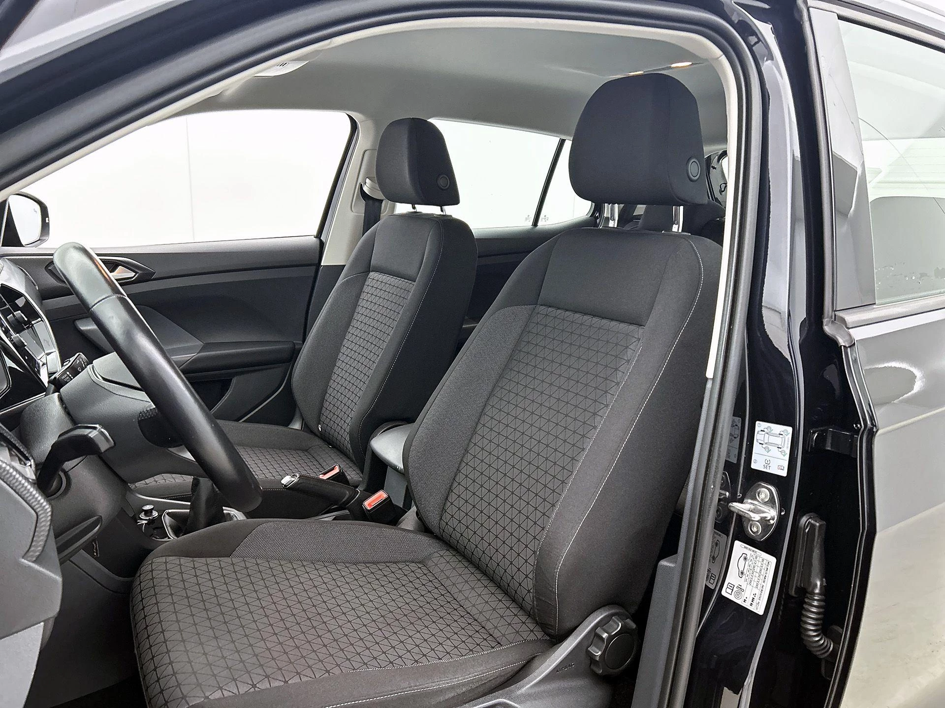 Volkswagen-T-Cross-image-31