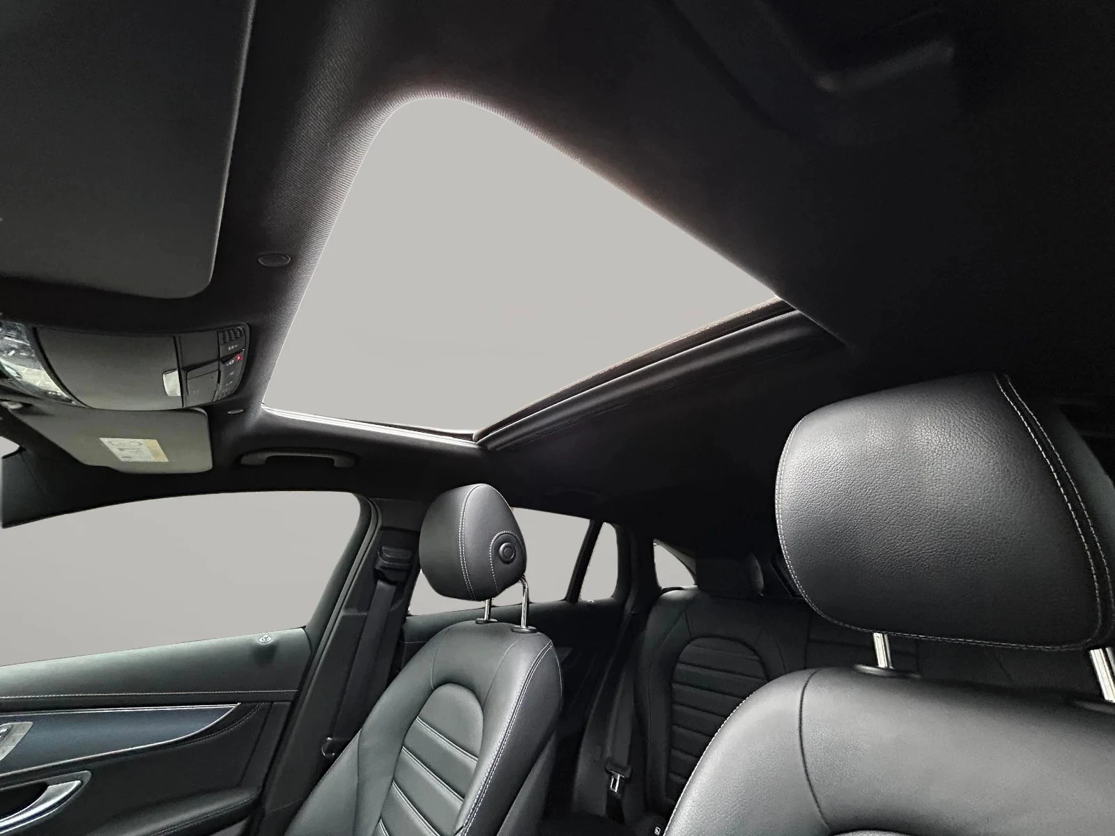 Mercedes-Benz-EQC-image-12