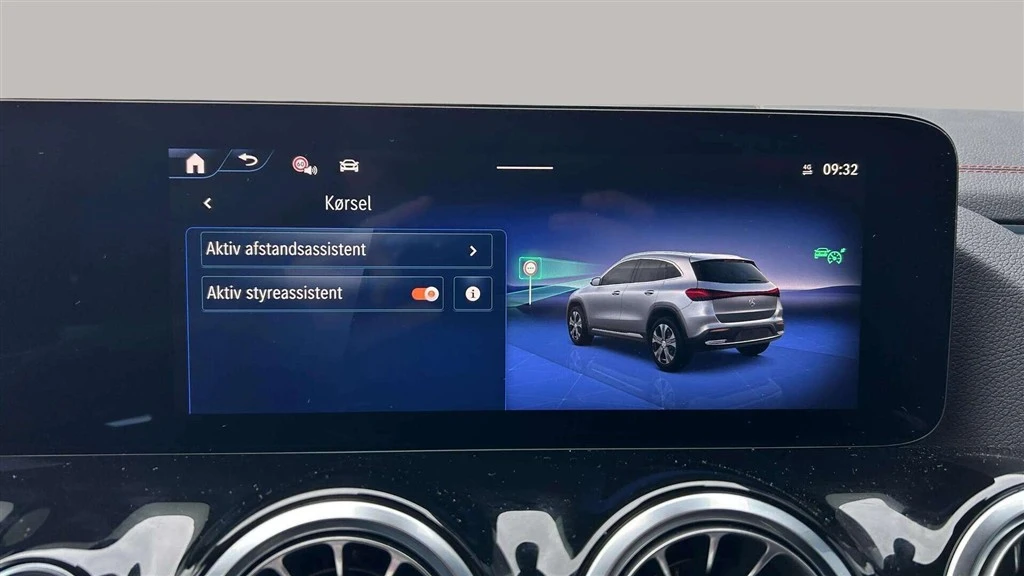 Mercedes-Benz-EQA-image-18