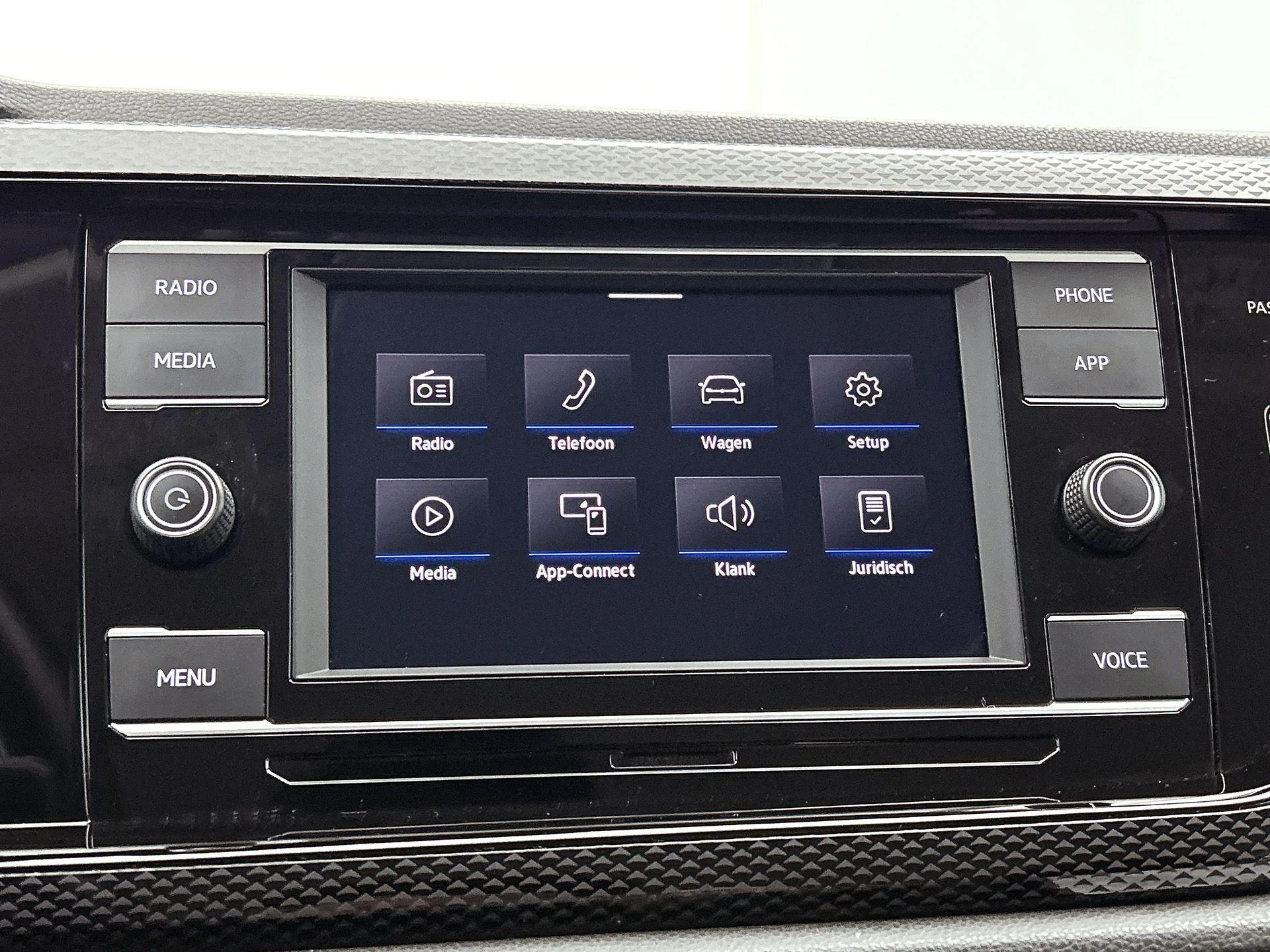 Volkswagen-Polo-image-26