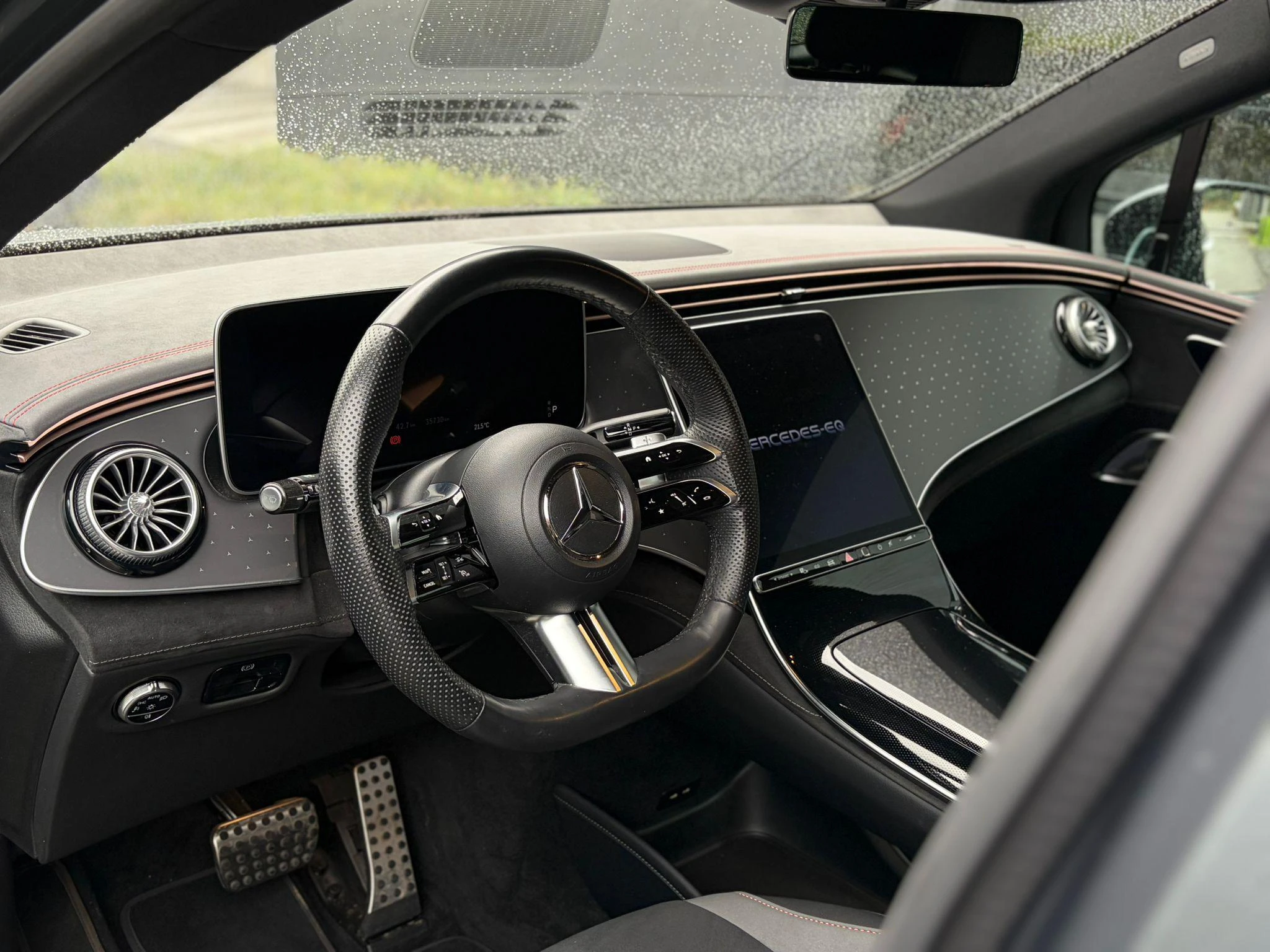 Mercedes-Benz-EQE-image-13