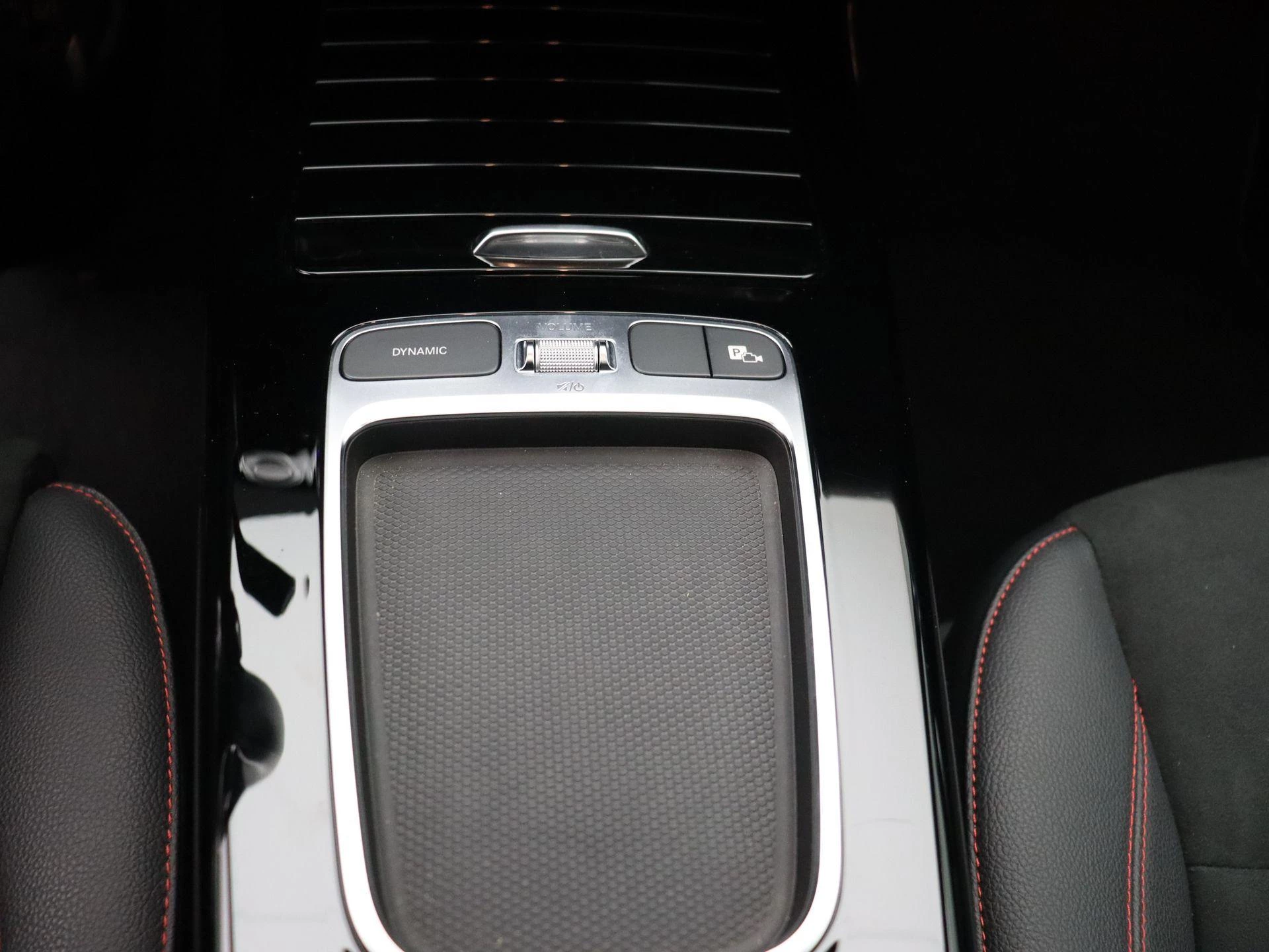 Mercedes-Benz Classe A 250 e AMG Line + PANORAMISCH DAK + CARPLAY + NIGHTPAKKET +