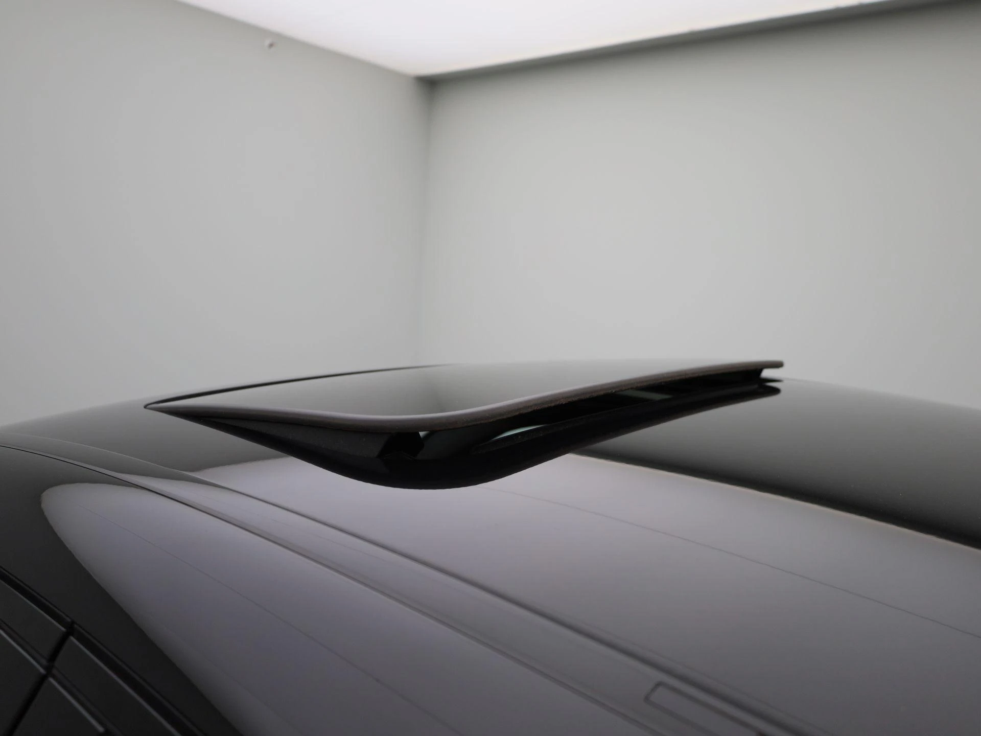 Mercedes-Benz-GLC-image-39