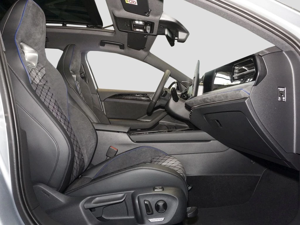 Volkswagen Passat Variant 1.5 eHybrid DSG R-Line Pano