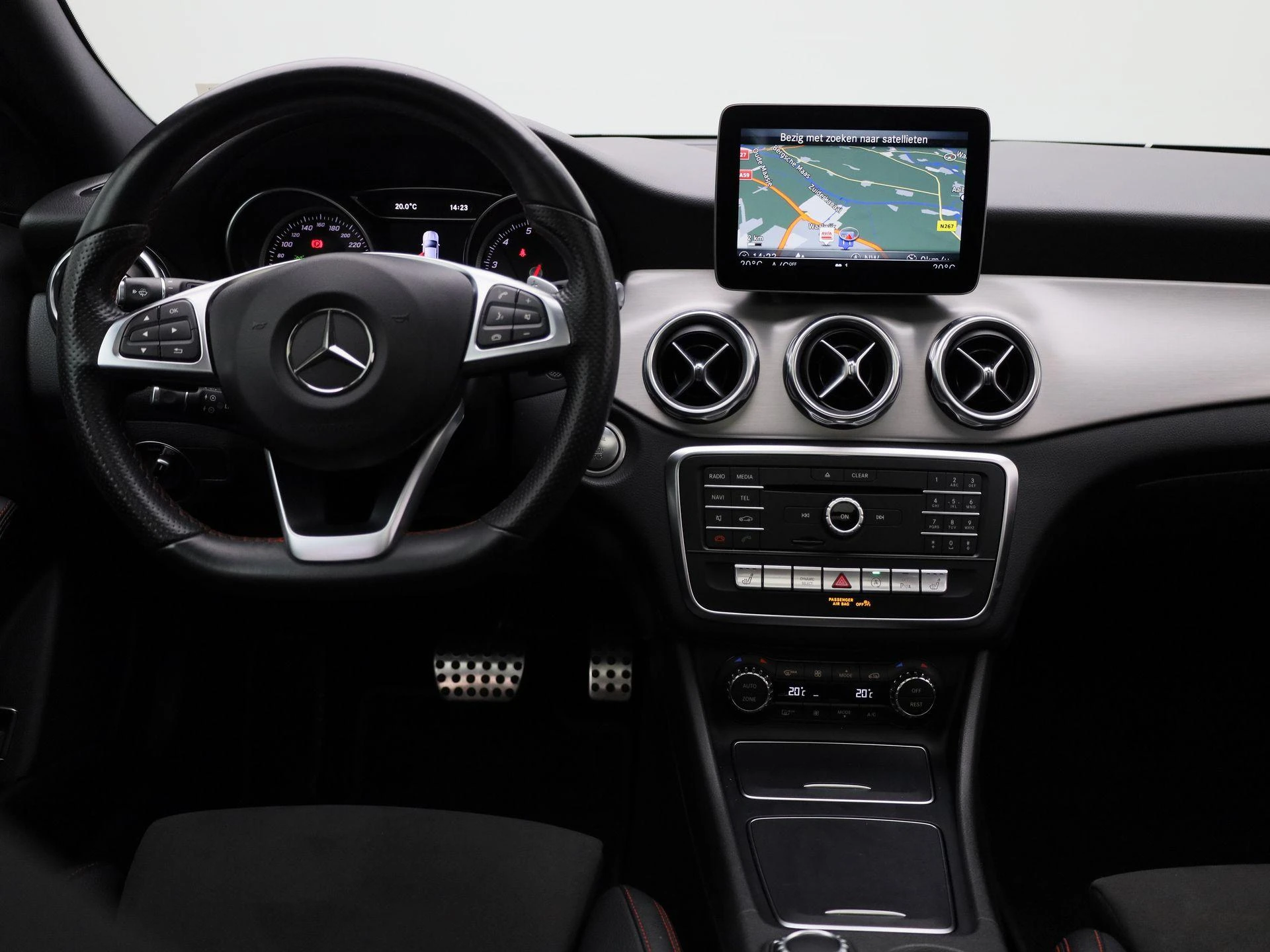Mercedes-Benz-GLA-image-6