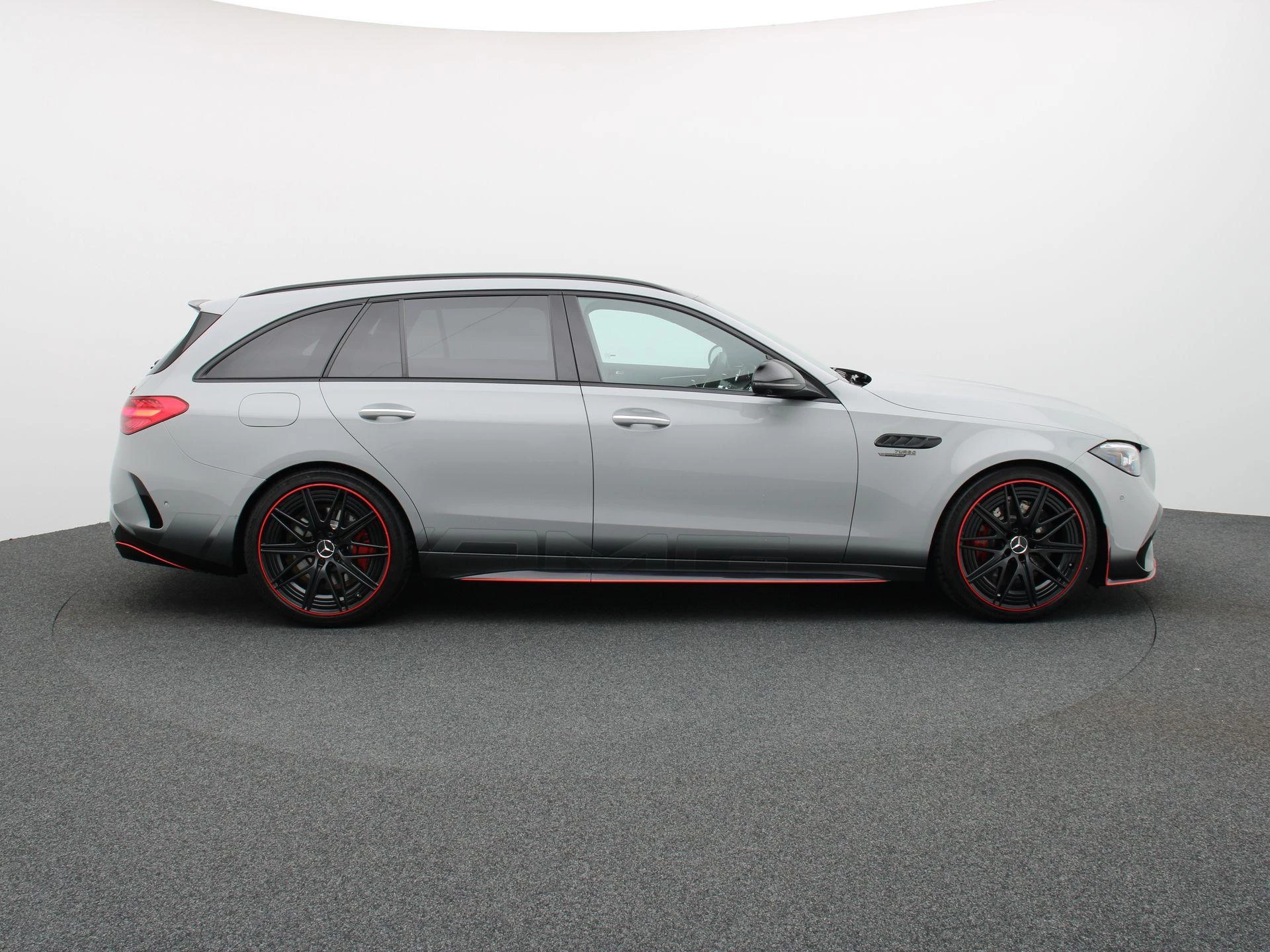 Mercedes-Benz-C-Klasse-image-5