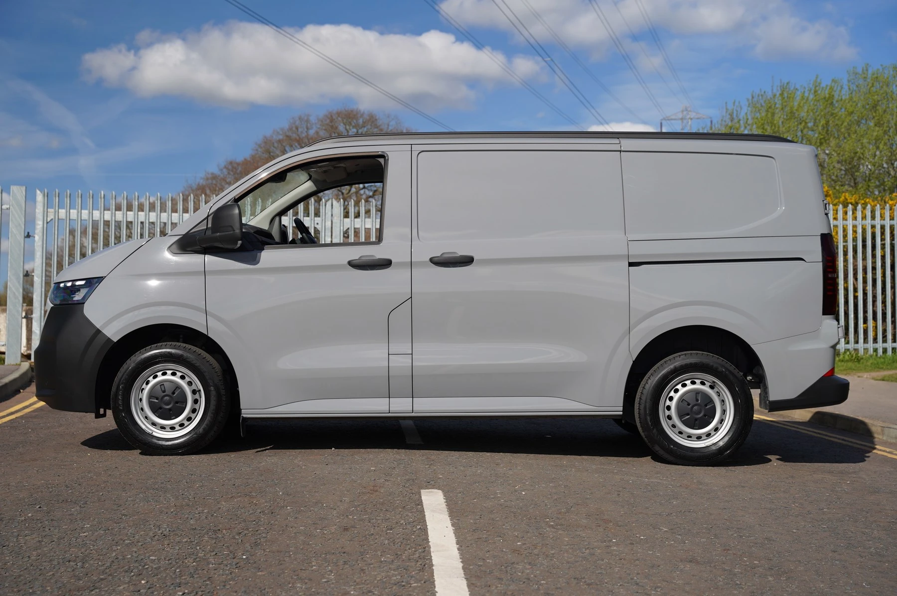 Volkswagen-Transporter-image-32