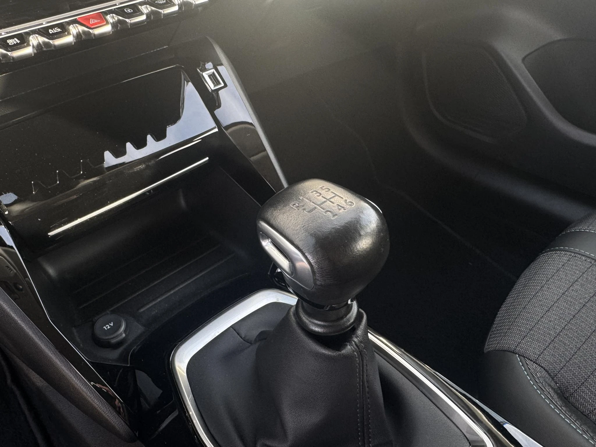 Peugeot-208-image-15