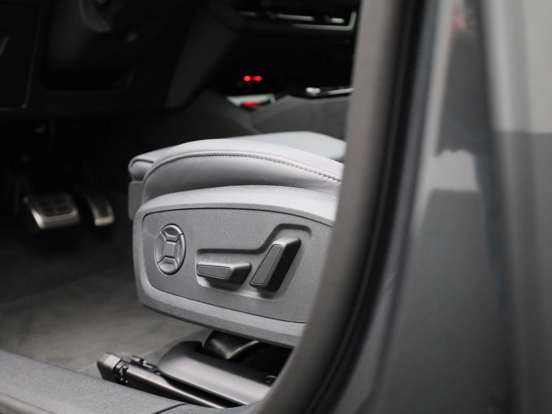 Audi-A6 Avant e-tron-image-45