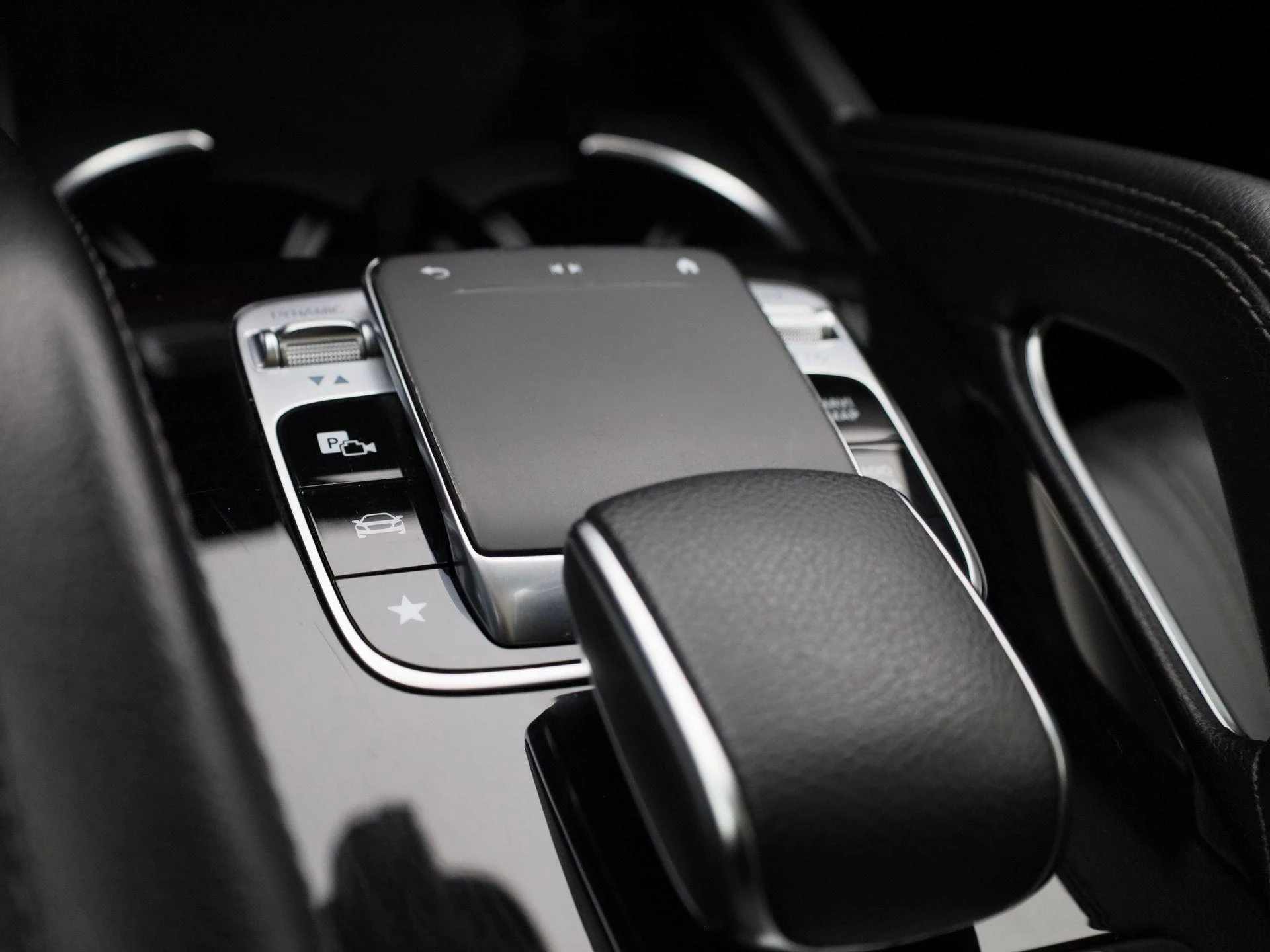 Mercedes-Benz-GLE-image-20