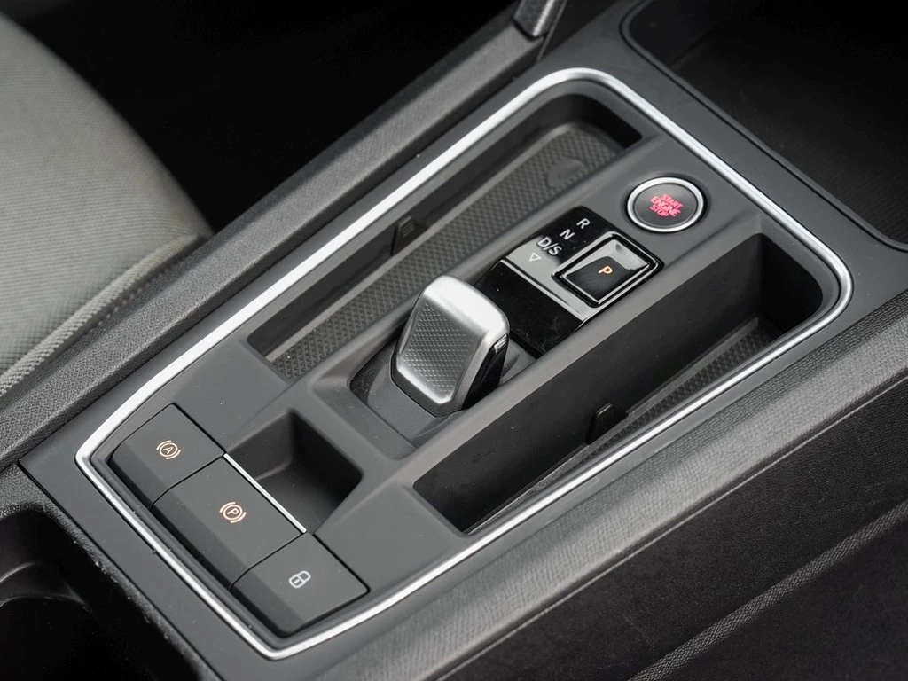 SEAT Leon Sportstourer 2,0 TDI DSG Style,LED,Navi,ALU Lenkrad/Sitzheizung,Climatronic,Tempomat