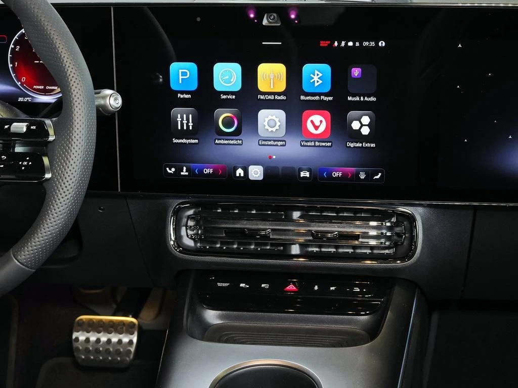 Mercedes-Benz-CLA 200-image-11