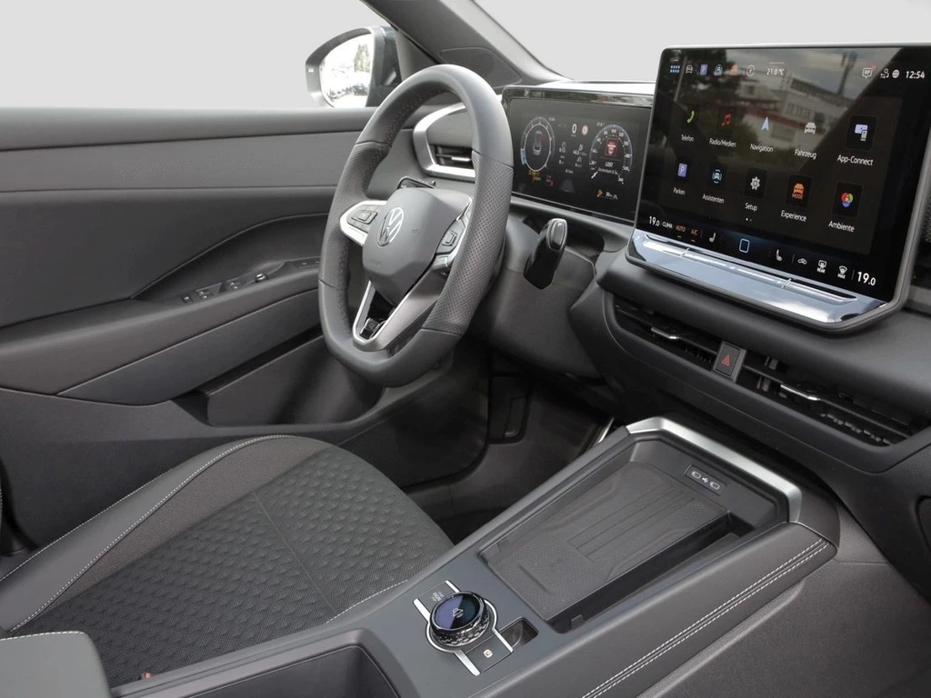 Volkswagen T-Roc 1.5 eTSI DSG R-Line 18"ACC LED AHK DAB VC