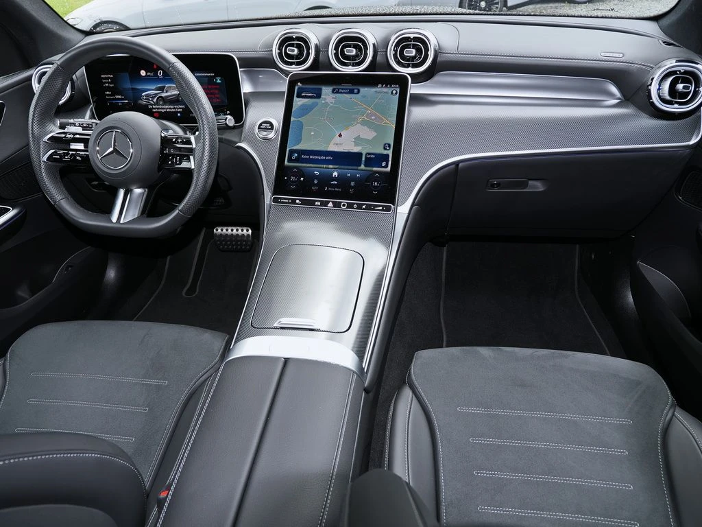 Mercedes-Benz-GLC 220 d-image-13