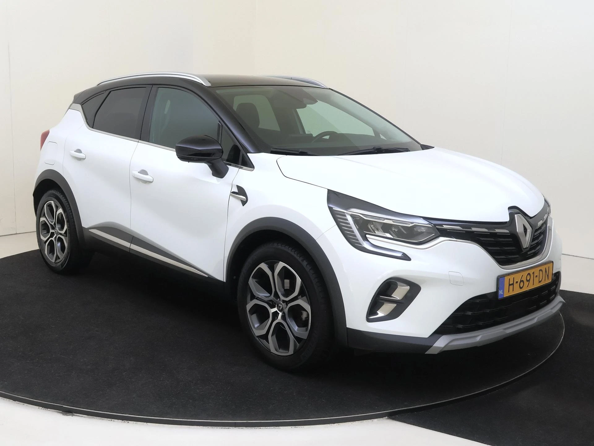 Renault-Captur-image-1