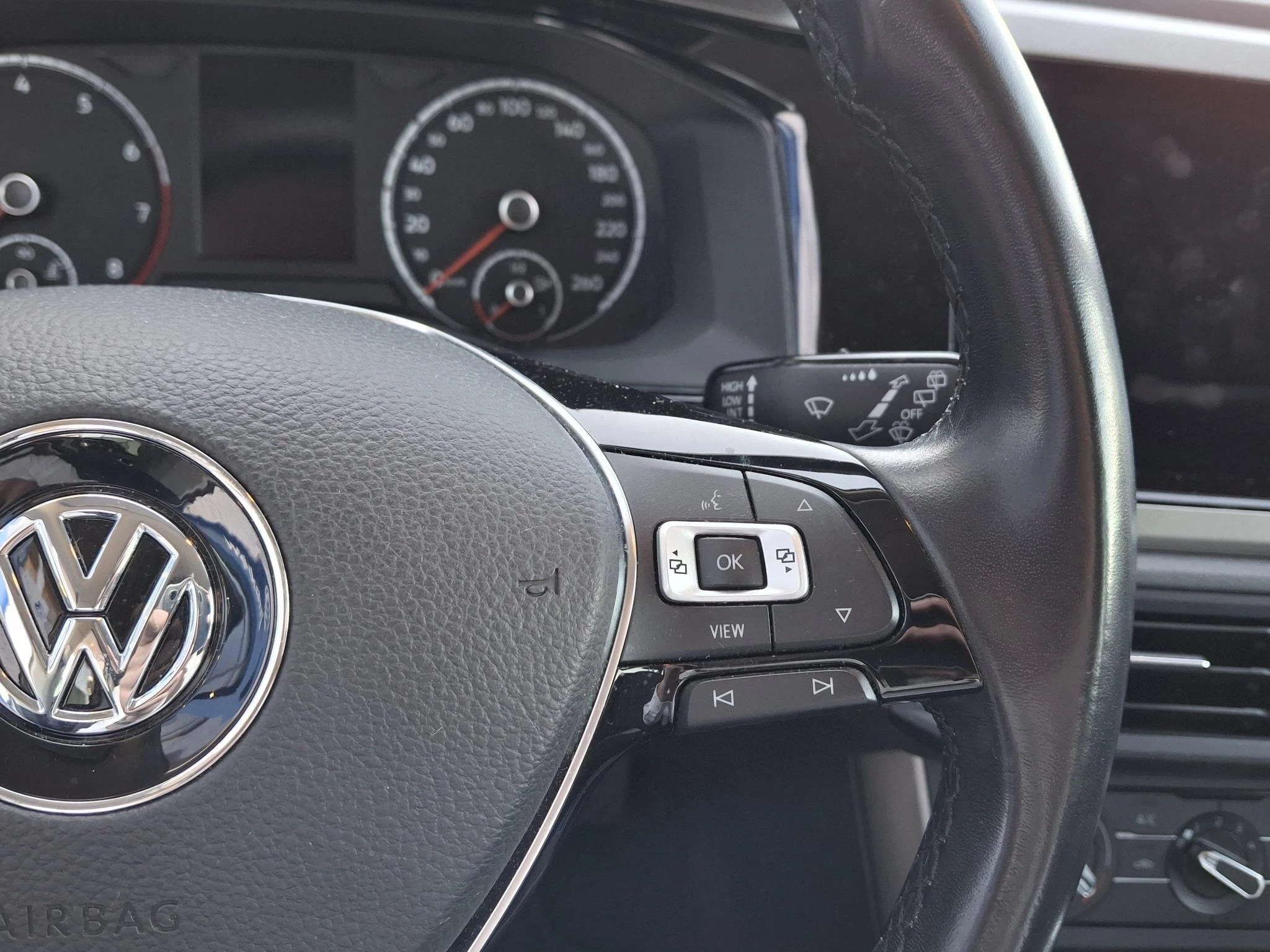 Volkswagen-Polo-image-11