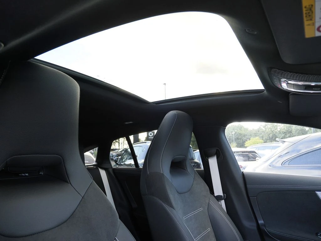 Mercedes-Benz-CLA 200-image-14