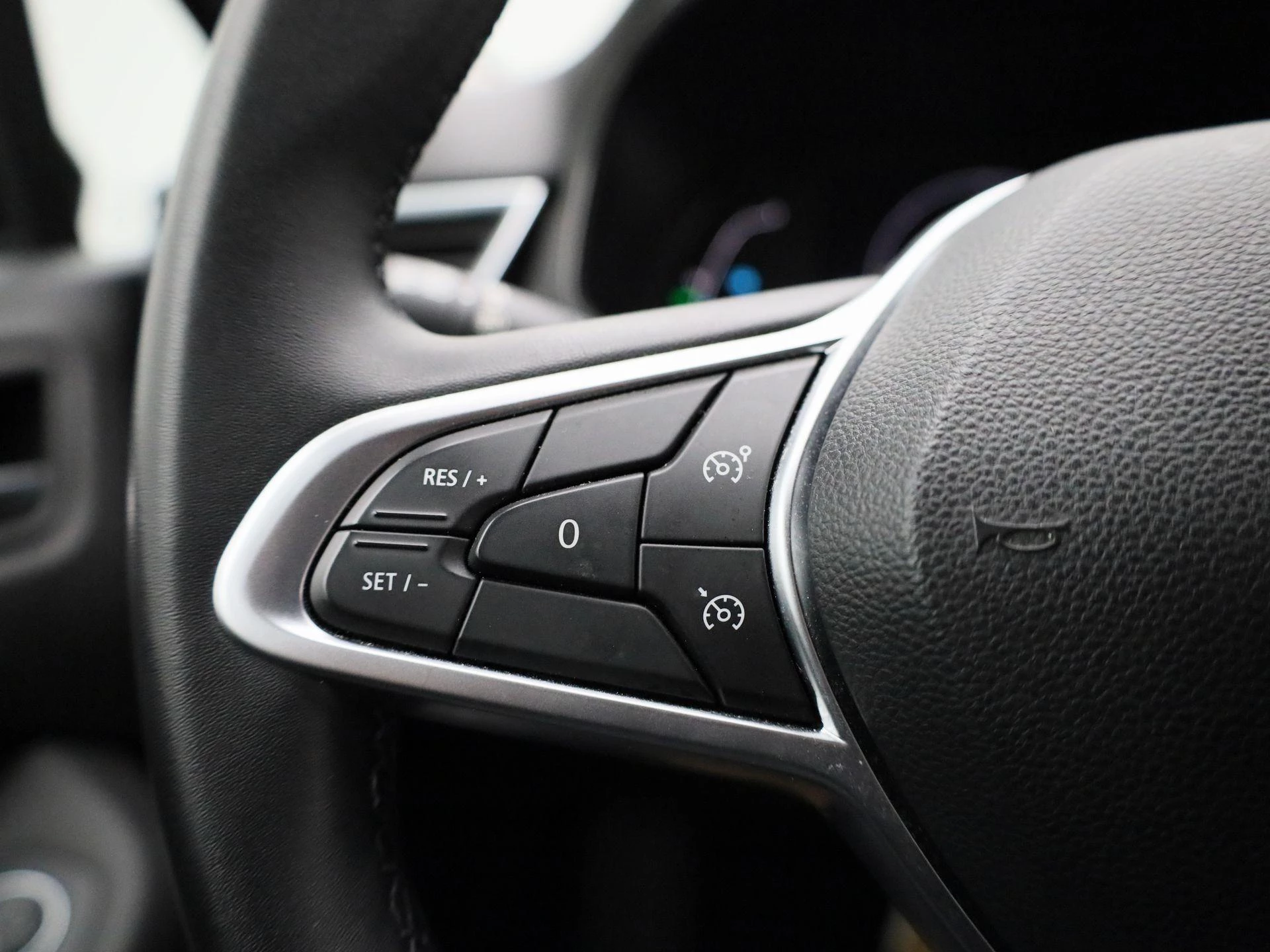 Renault-Clio-image-18