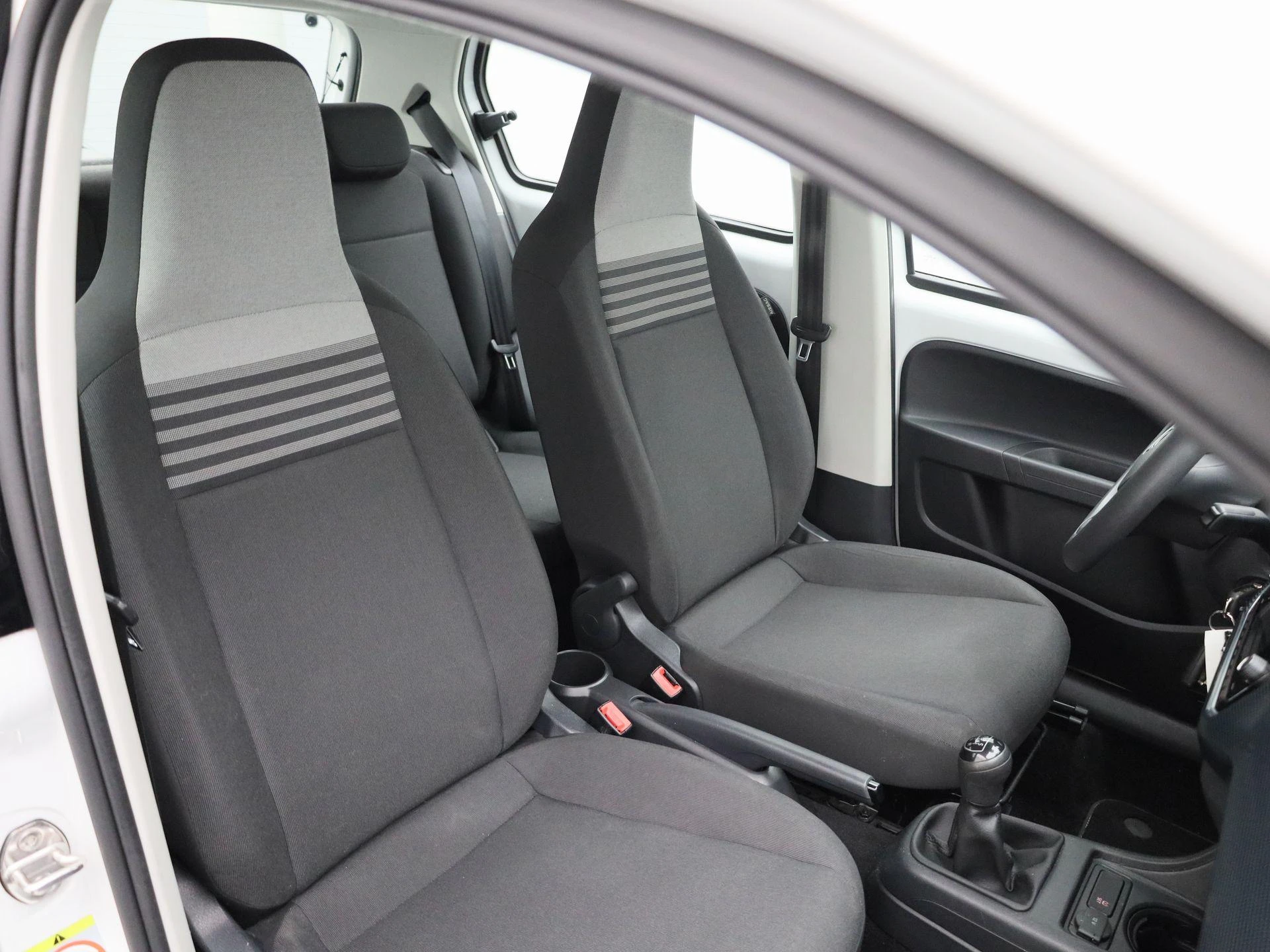 Volkswagen-up!-image-27