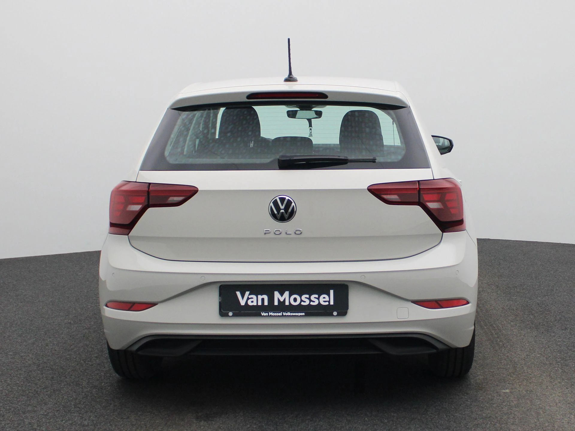 Volkswagen-Polo-image-4