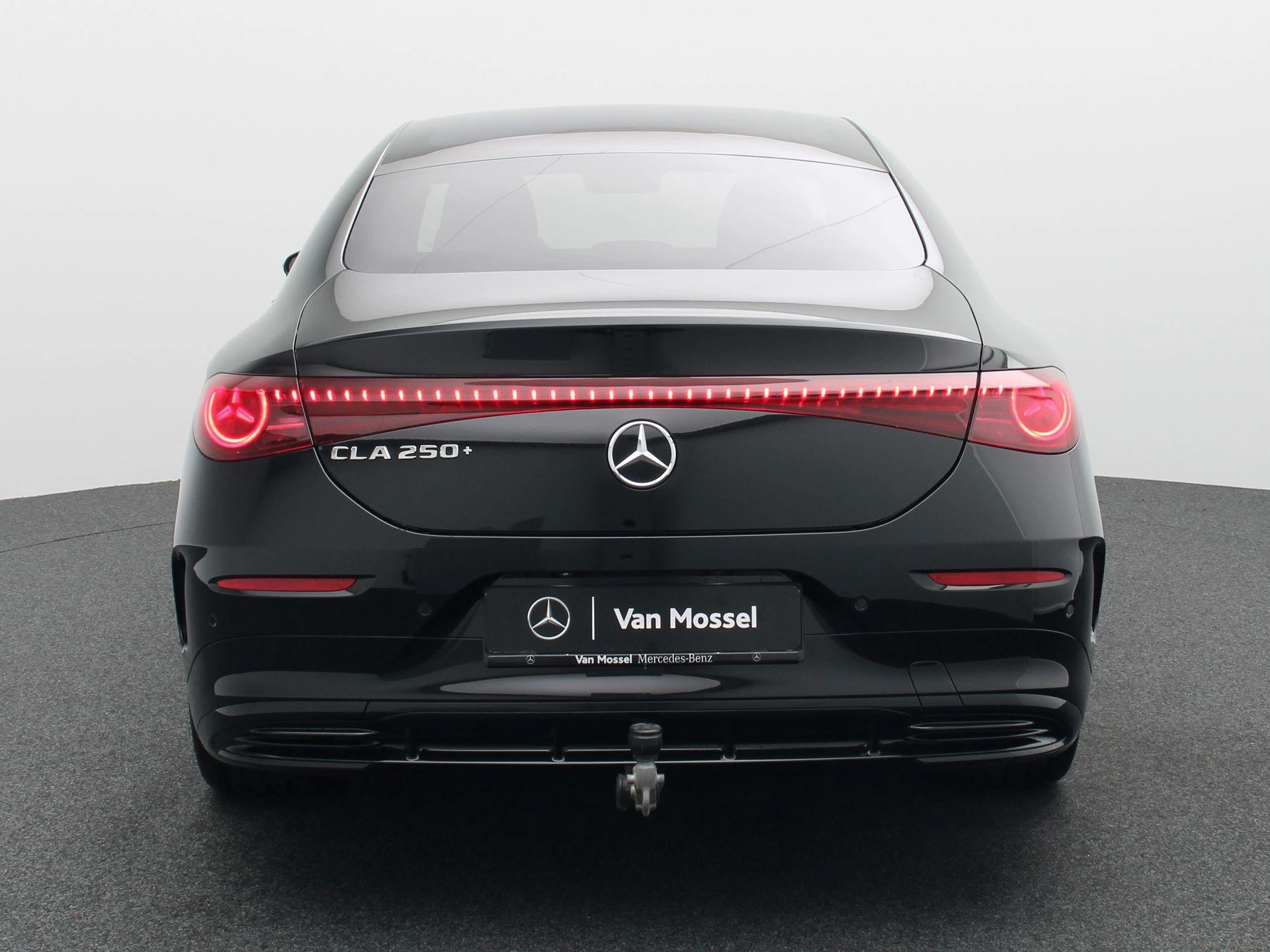 Mercedes-Benz-CLA-image-4