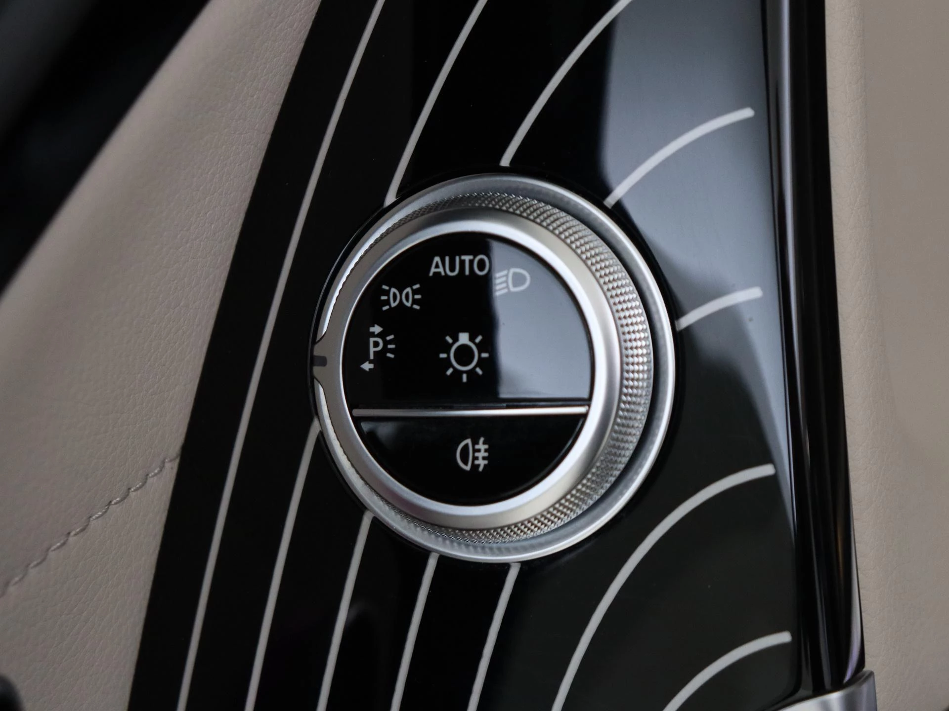 Mercedes-Benz-S-Klasse-image-25