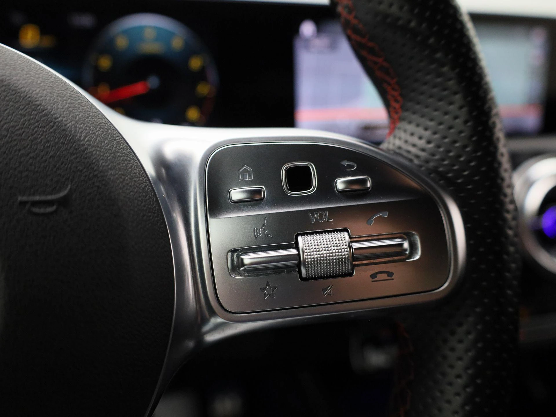 Mercedes-Benz-A-Klasse-image-20