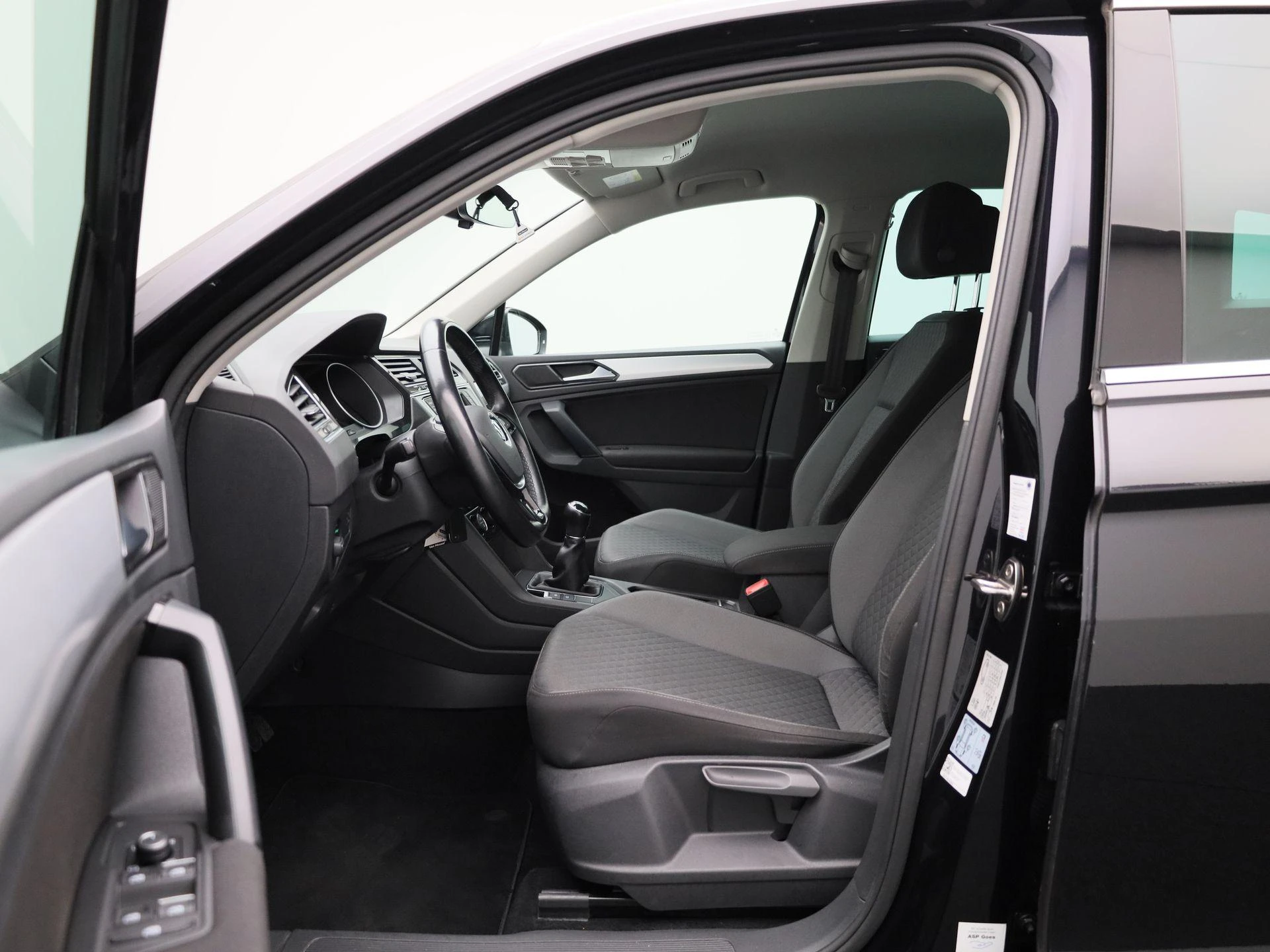 Volkswagen-Tiguan-image-8