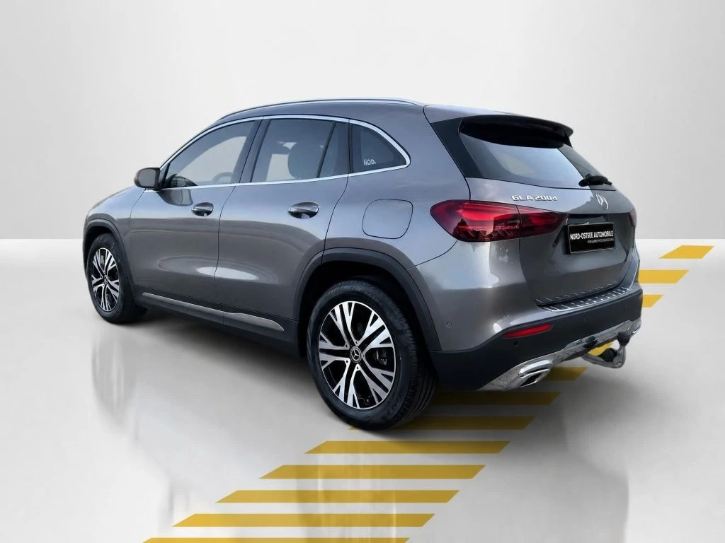 Mercedes-Benz-GLA 200 d-image-12
