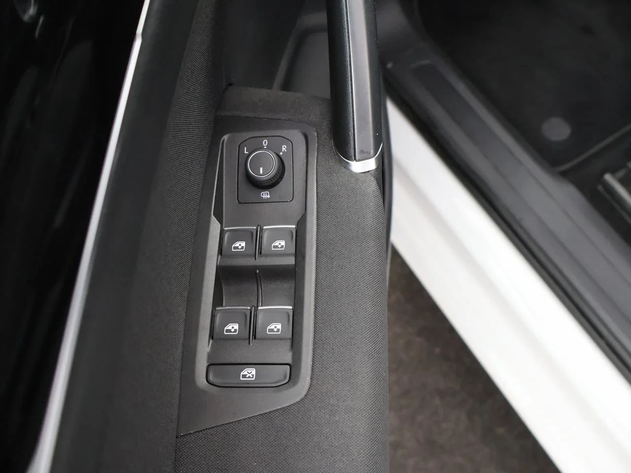 Volkswagen-Touran-image-20