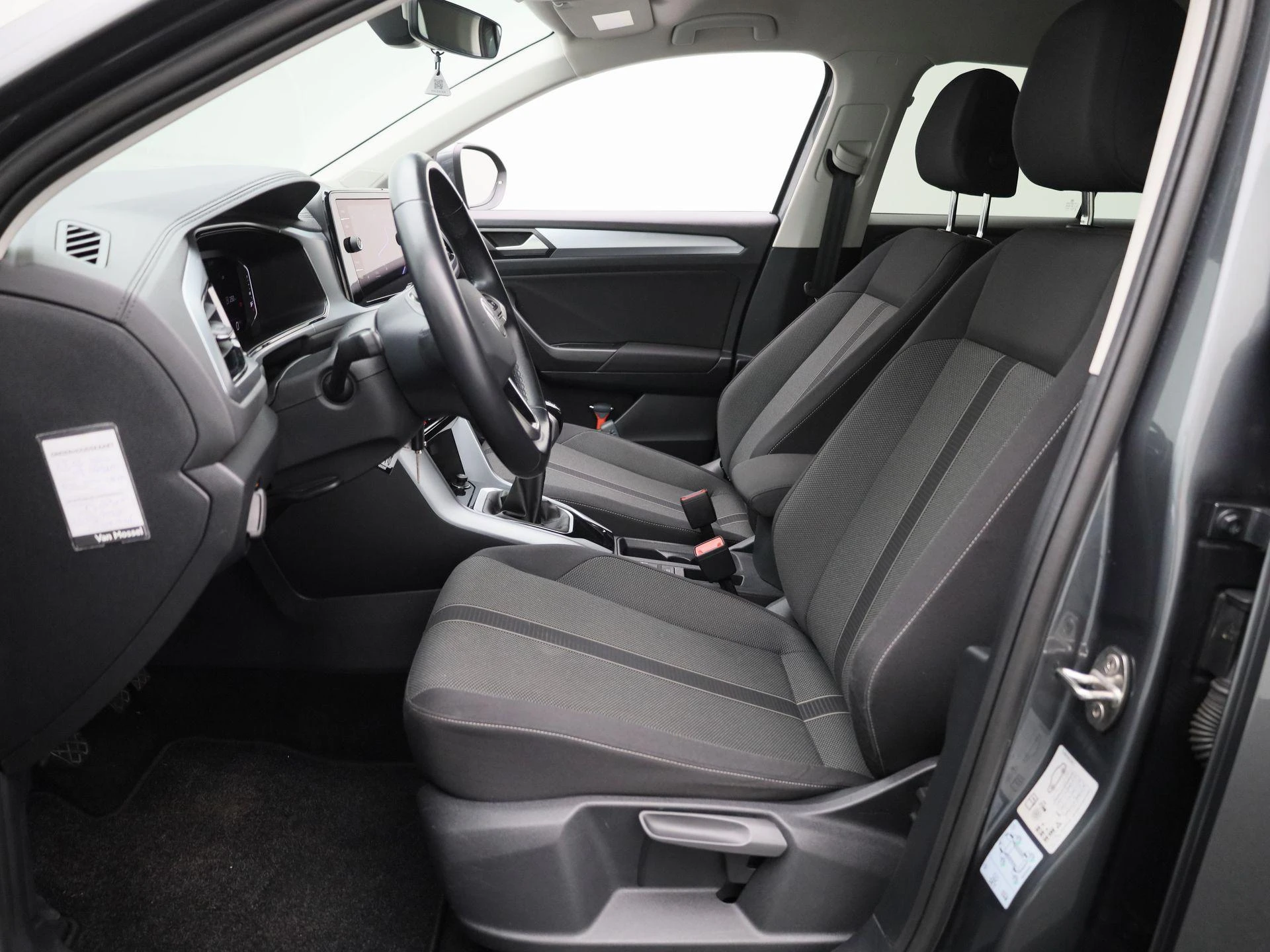 Volkswagen-T-Roc-image-9