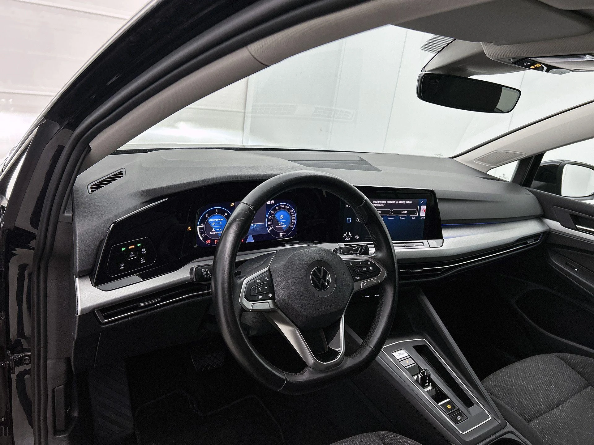 Volkswagen-Golf-image-7