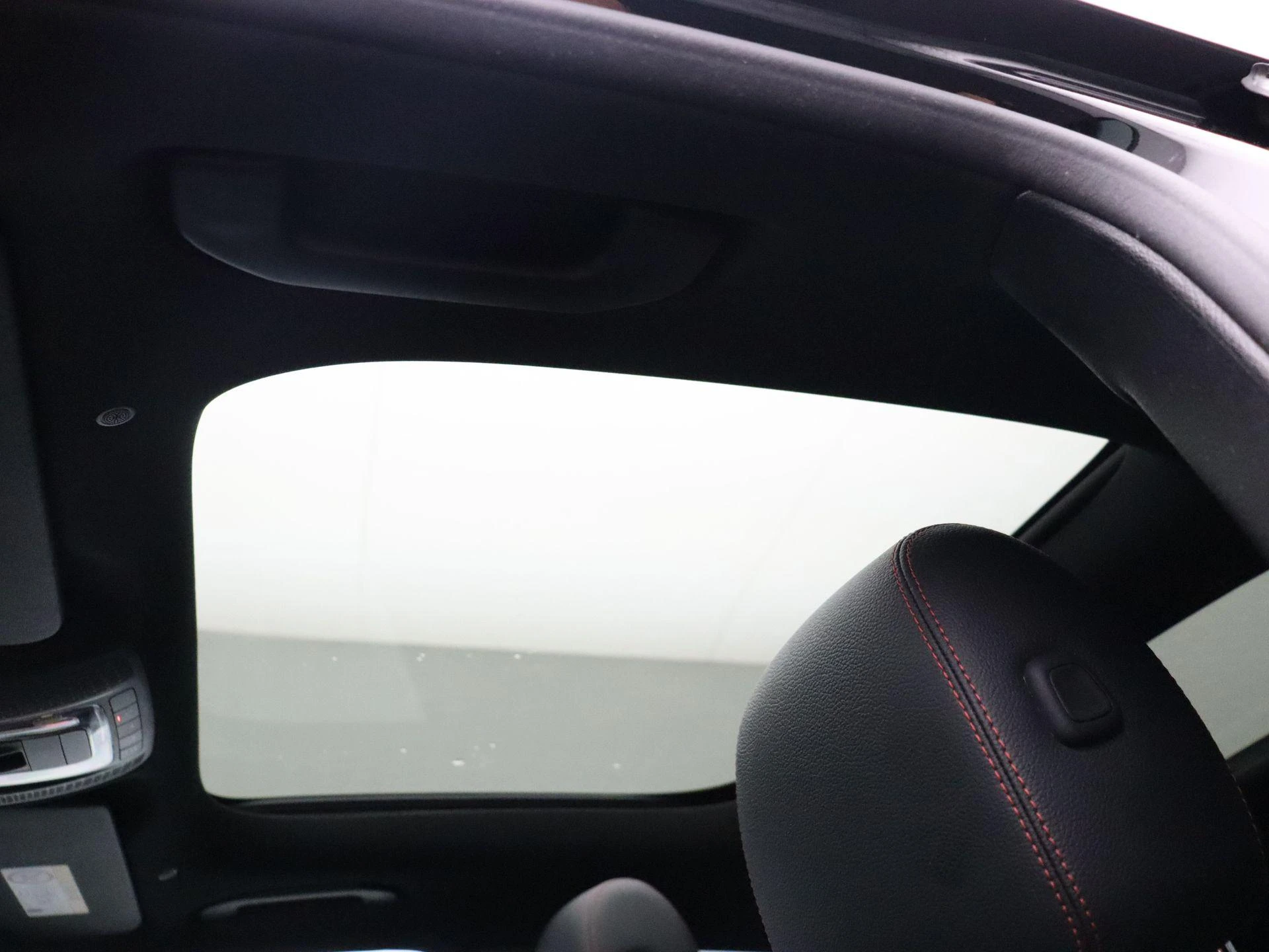 Mercedes-Benz-GLA-image-14