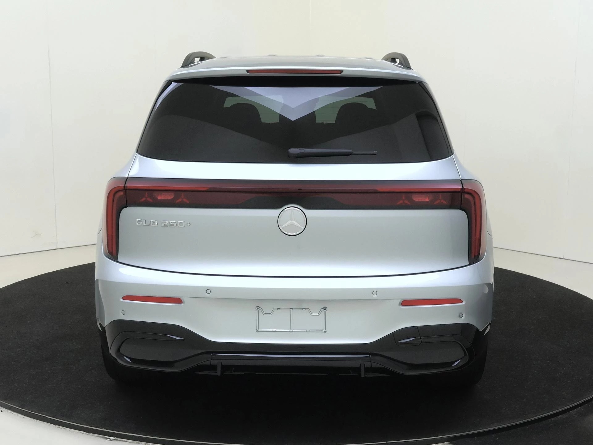 Mercedes-Benz-GLB-image-6