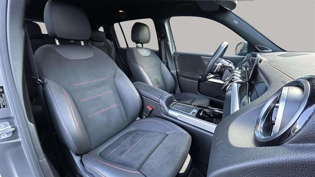 Mercedes-Benz-EQB-image-22