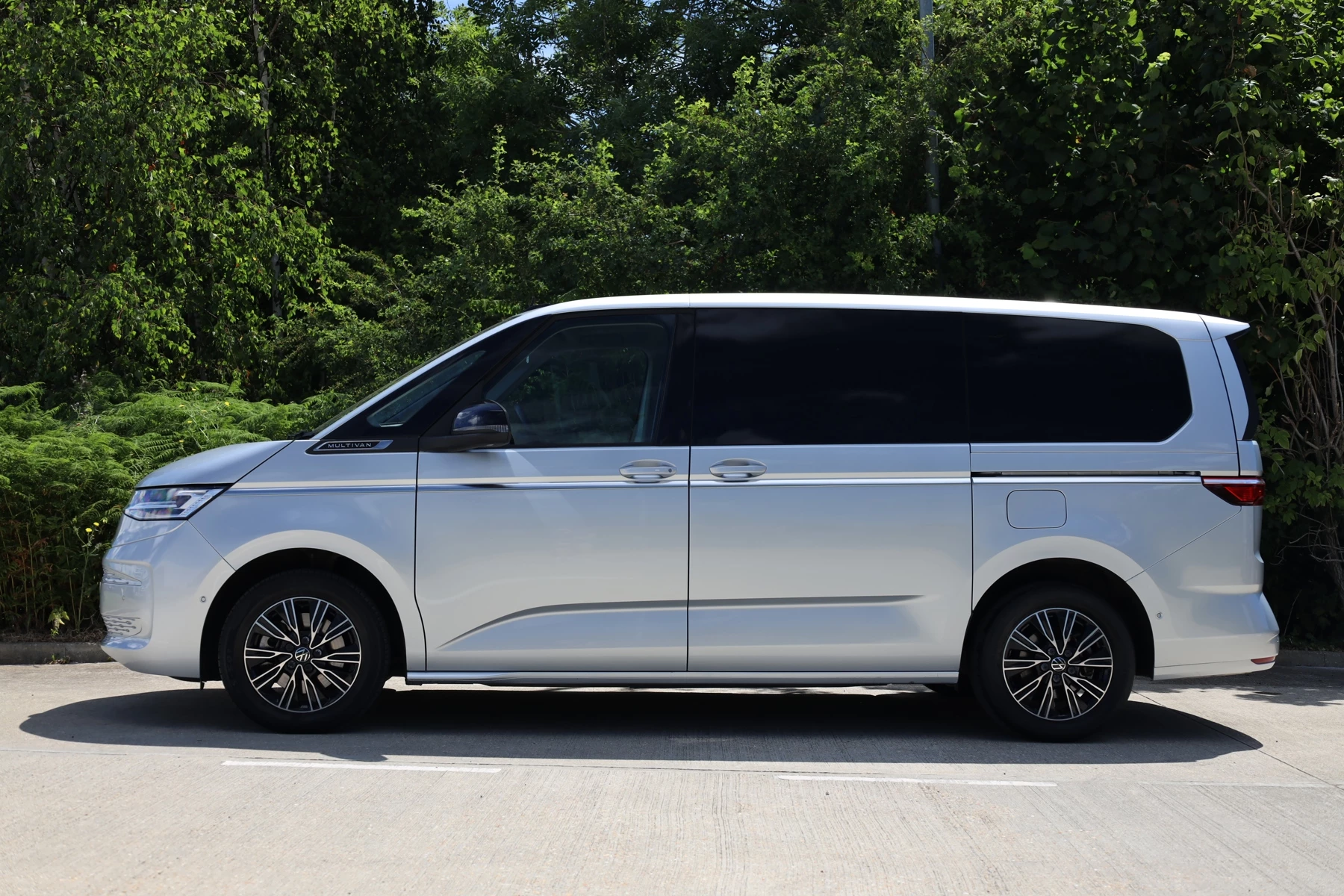 Volkswagen-Multivan-image-15