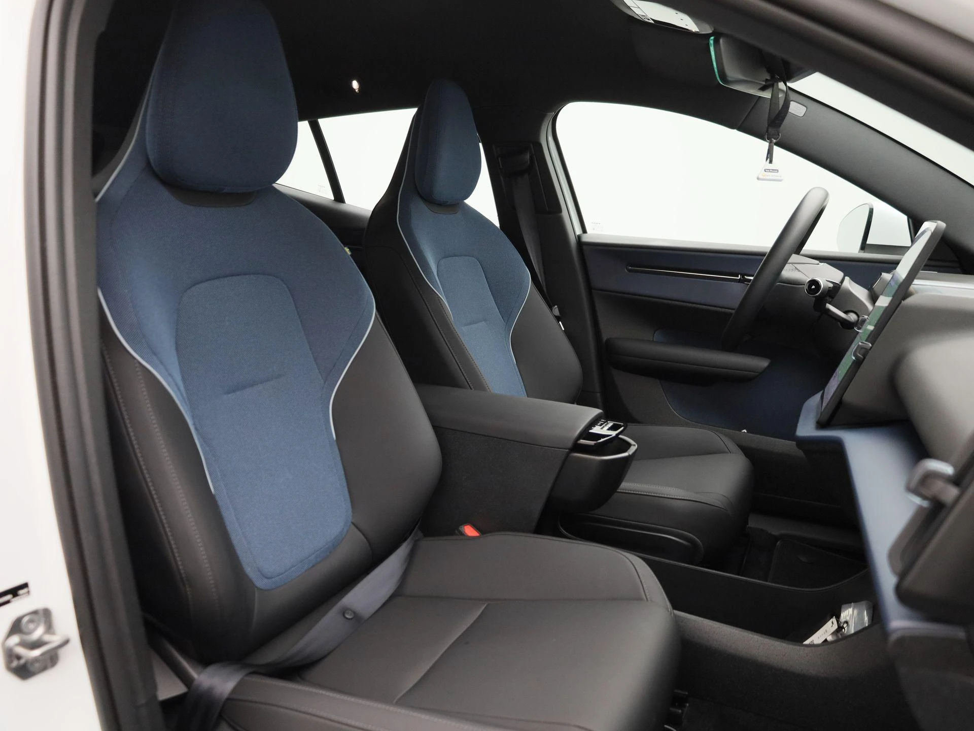Volvo-EX30-image-32