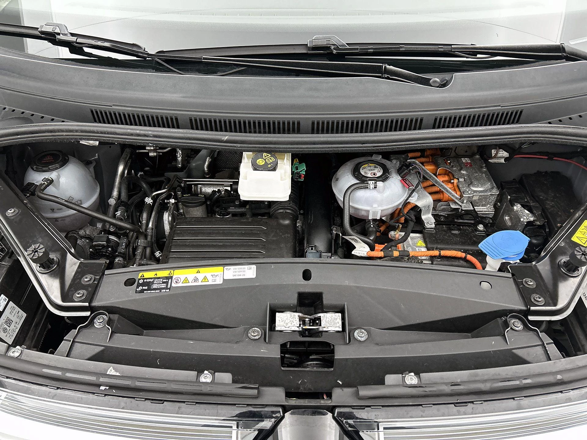 Volkswagen-Multivan-image-31