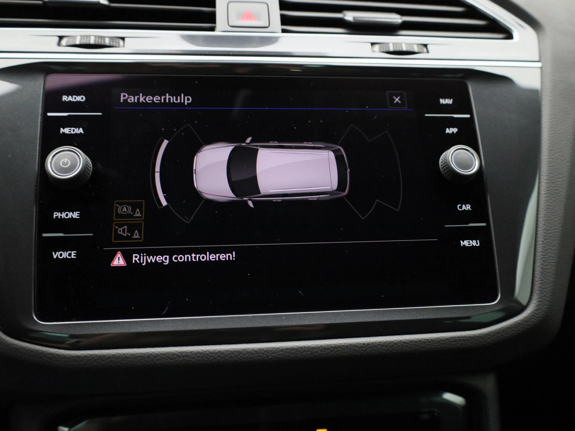 Volkswagen-Tiguan-image-27