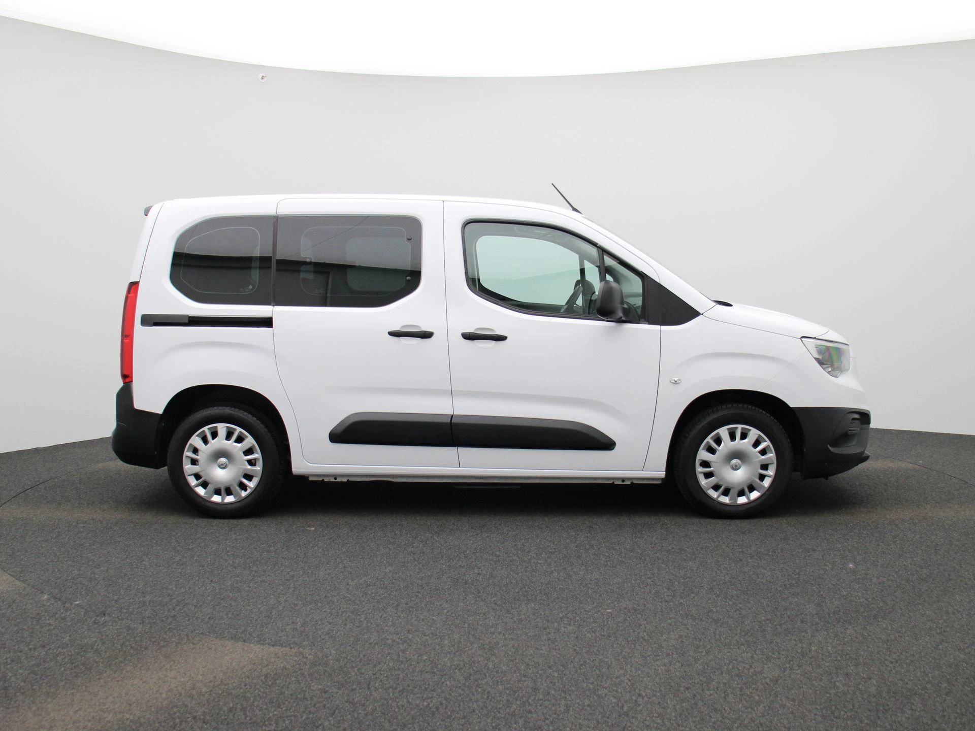 Opel-Combo Life-image-5