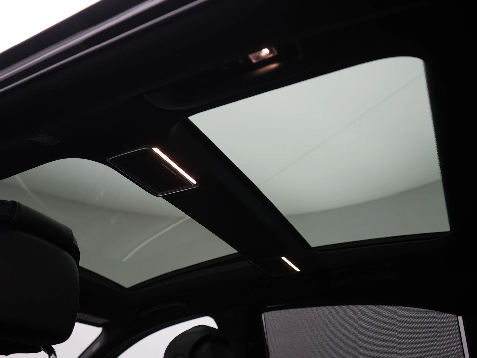 Mercedes-Benz-S-Klasse-image-37