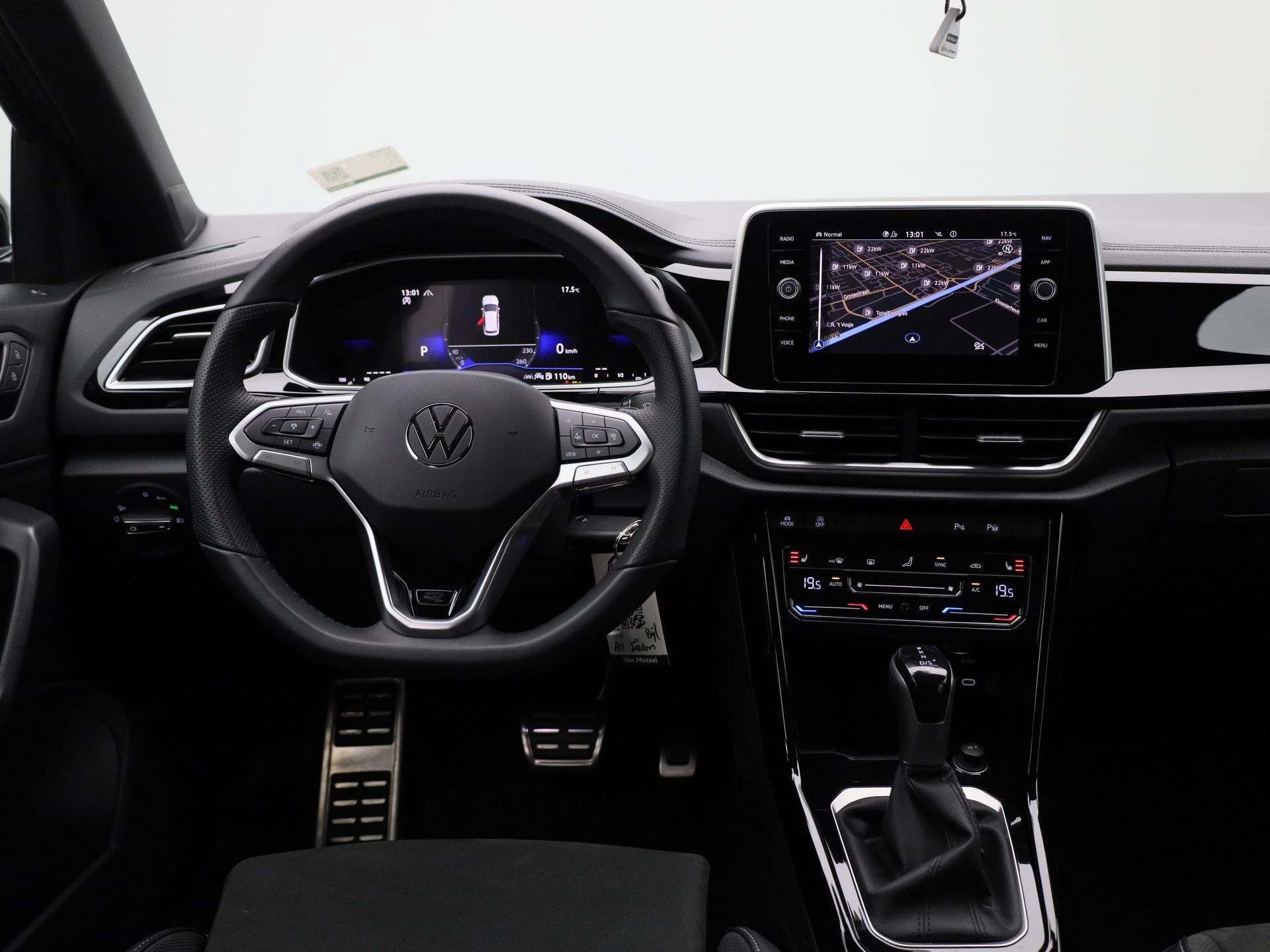 Volkswagen-T-Roc-image-6