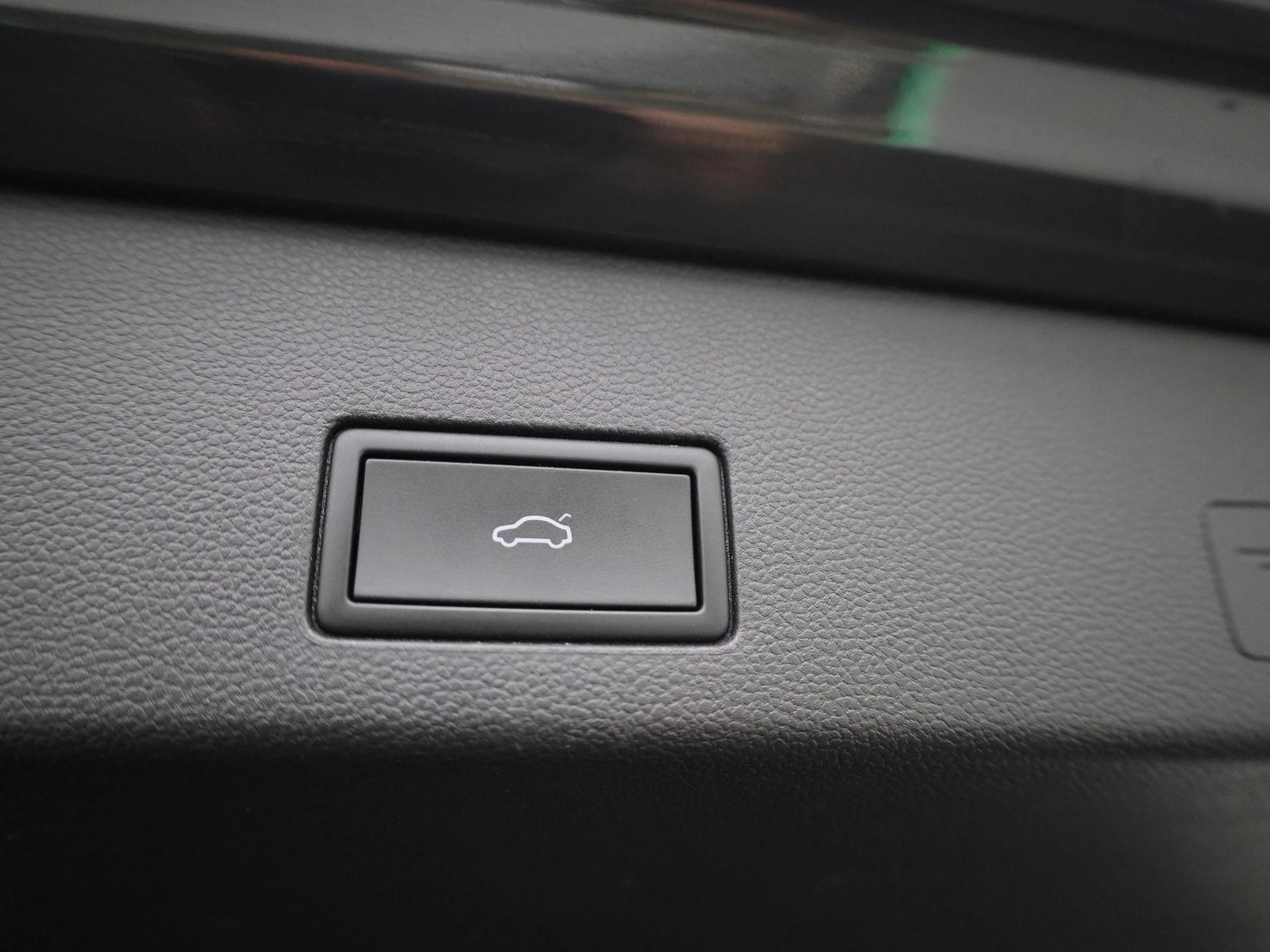 Volkswagen-Golf-image-12