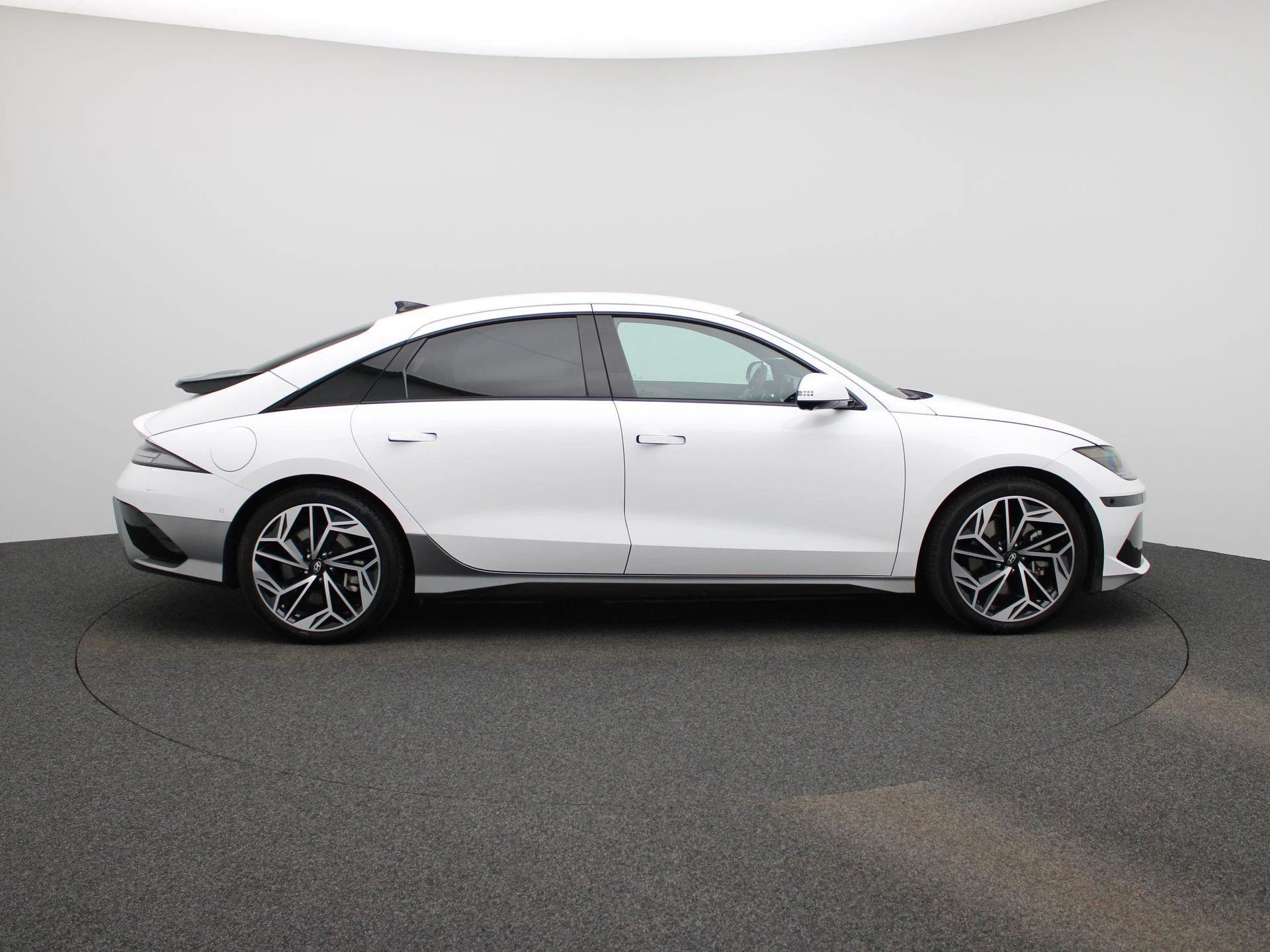 Hyundai-IONIQ 6-image-5
